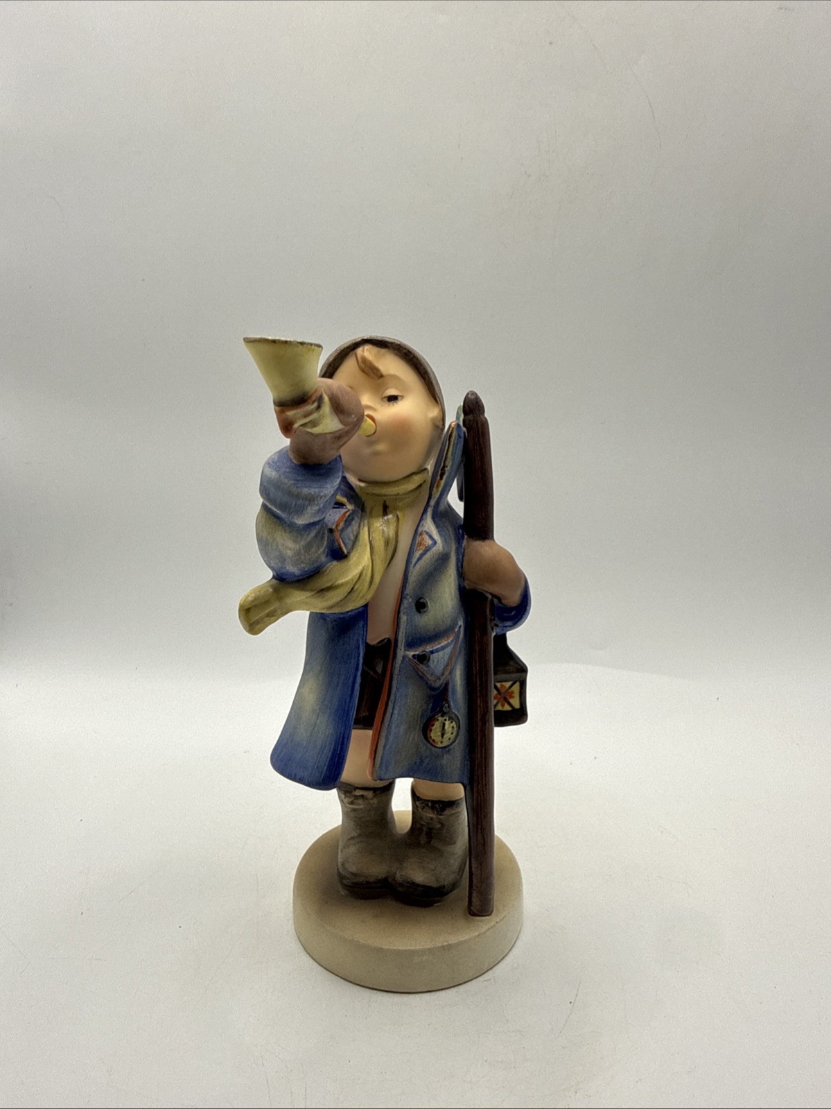 Large Hummel Figurine 7.5 Inches \ Large Hummel Figurine 7.5 Inches \