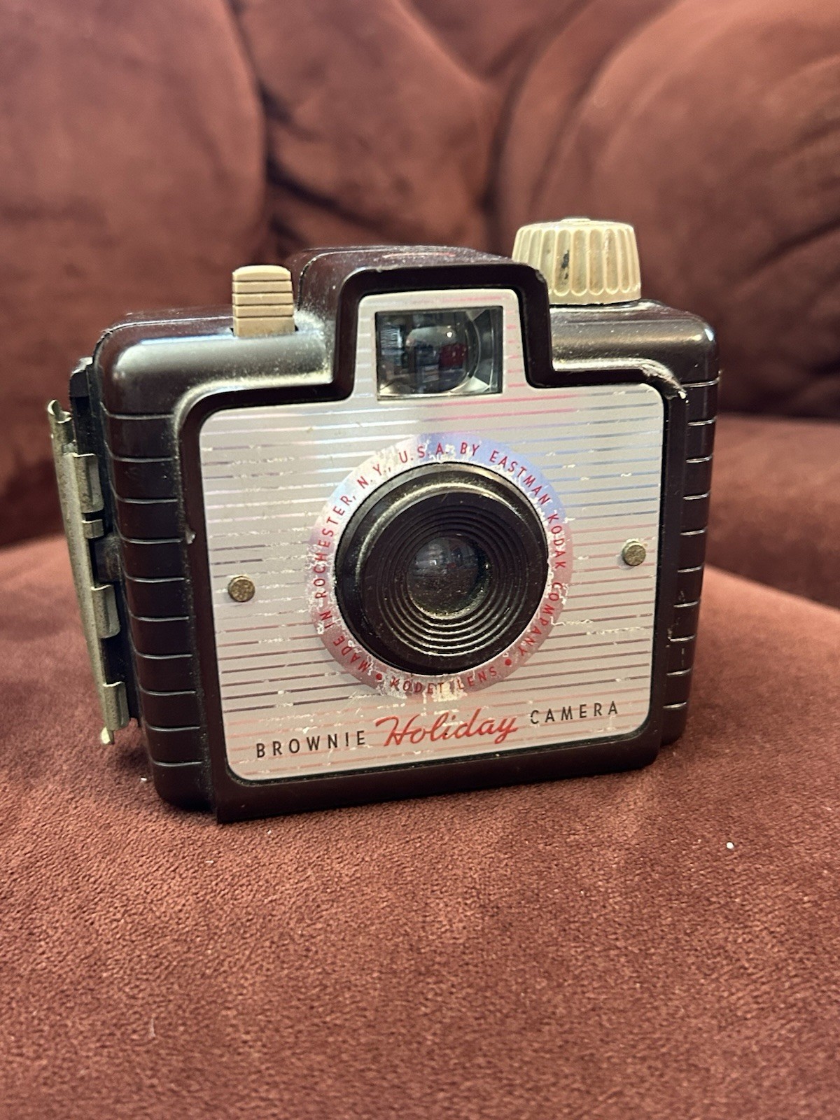 Vintage 1950’s Kodak Brownie Holiday Camera 127 Film Roll Bakelite Untested Vintage 1950’s Kodak Brownie Holiday Camera 127 Film Roll Bakelite Untested