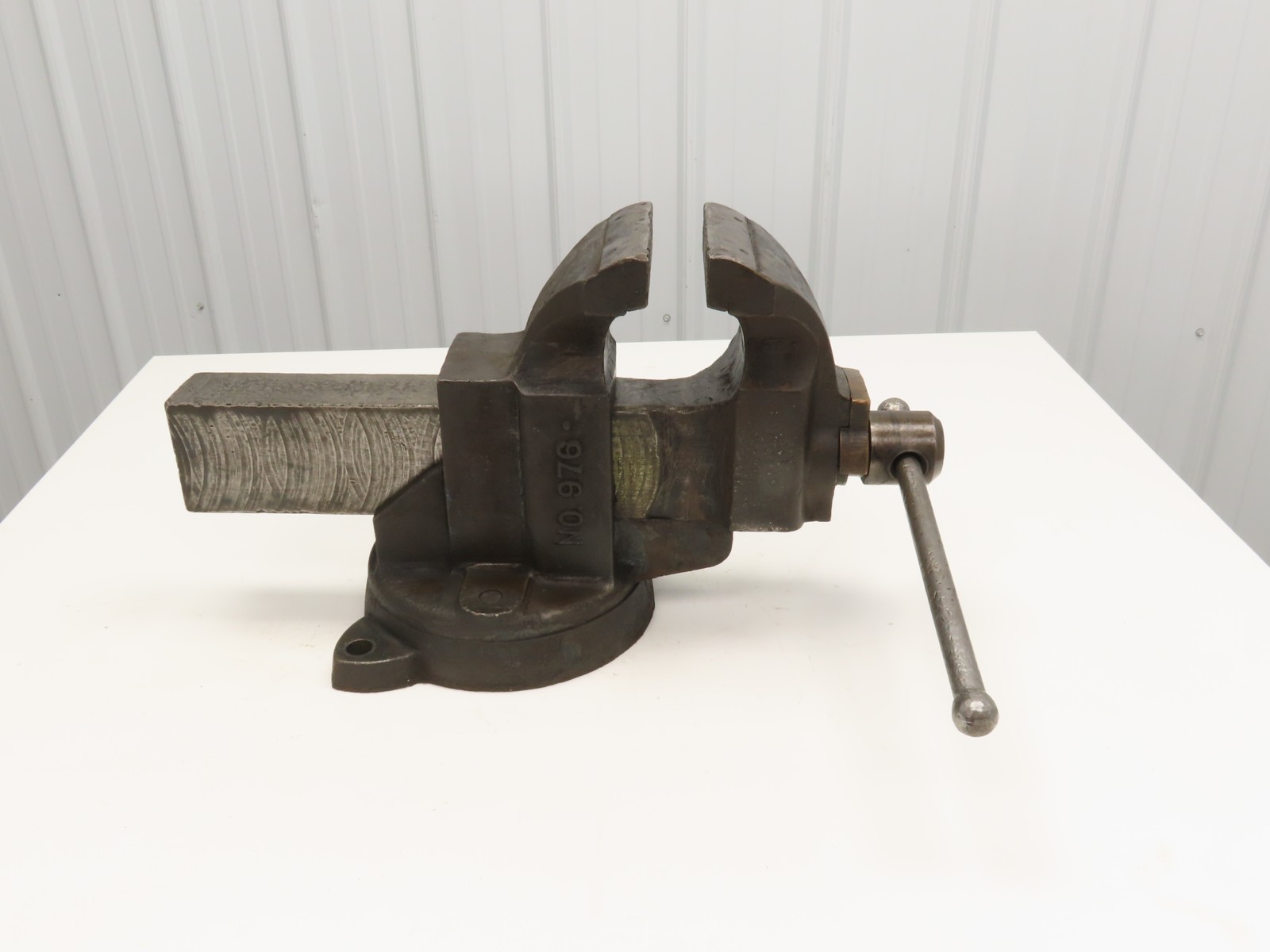 Charles Parker Model 976 Swiveling Bench Vise 6