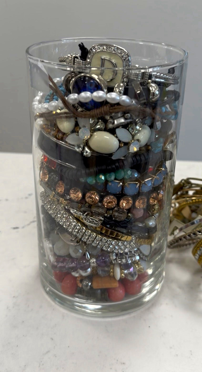 Mixed Lot Fashion Costume Jewelry 100 Bracelets . No junk all wearable. Mixed Lot Fashion Costume Jewelry 100 Bracelets . No junk all wearable.