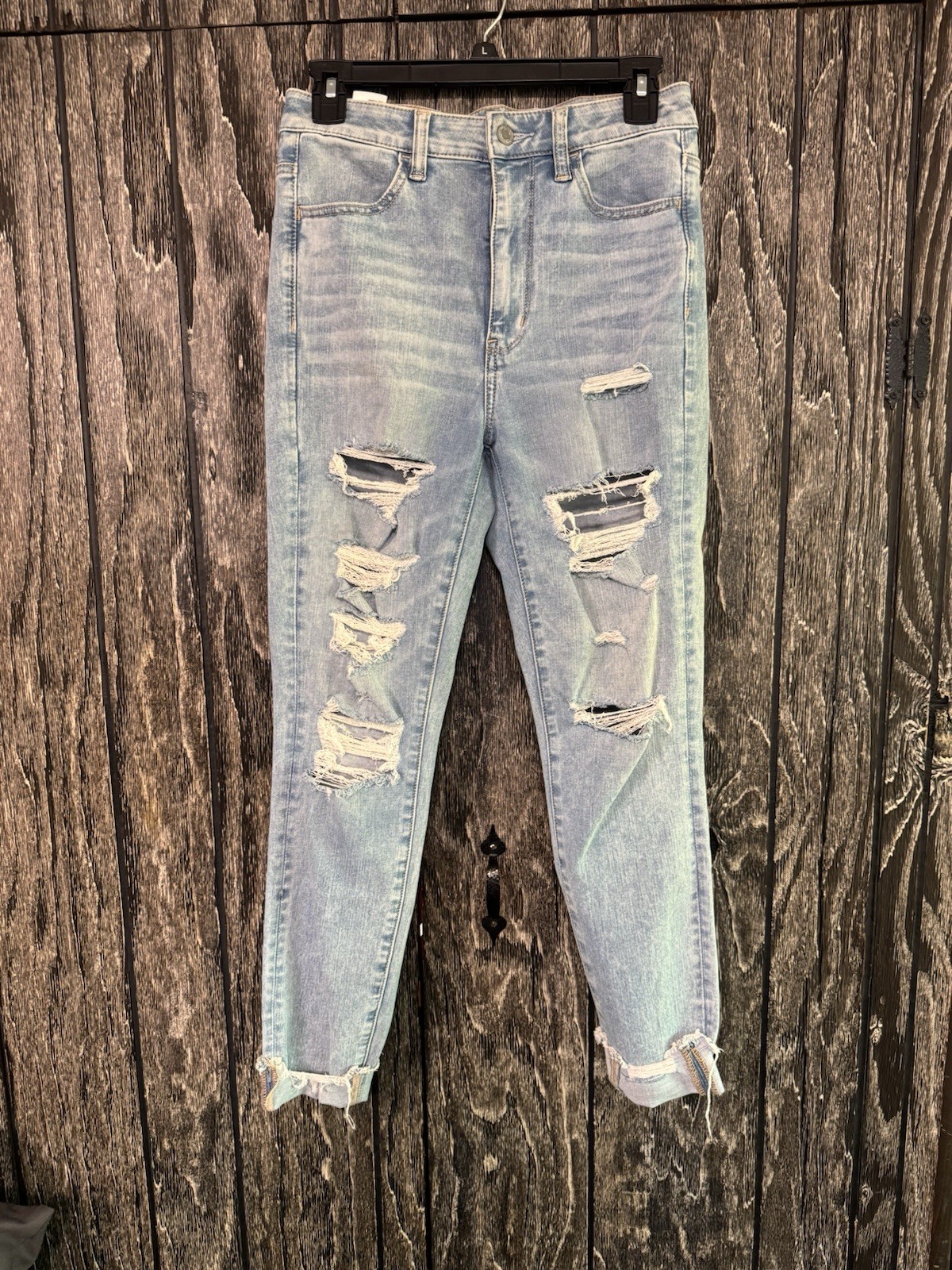 American Eagle Women\'s Light Wash Super Stretch Distressed Skinny Jeans Size 4