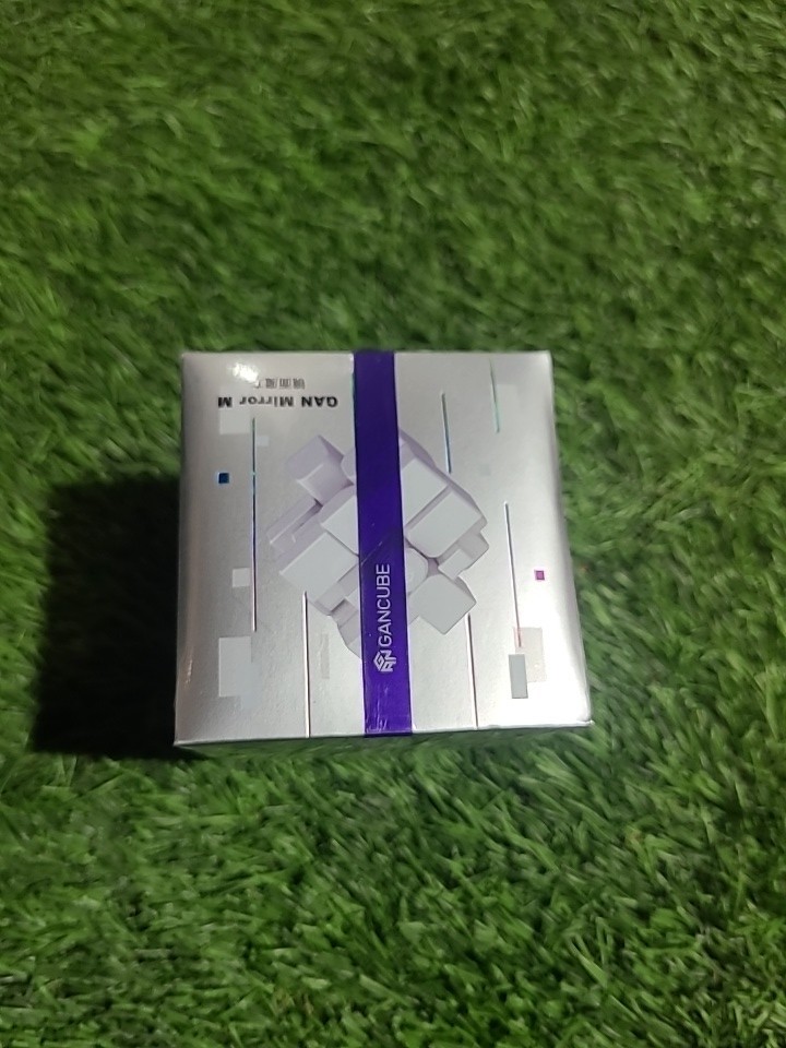 GAN Mirror M 3x3x3 purple magic sticker less speedcube EXCELLENT CONDITION GAN Mirror M 3x3x3 purple magic sticker less speedcube EXCELLENT CONDITION