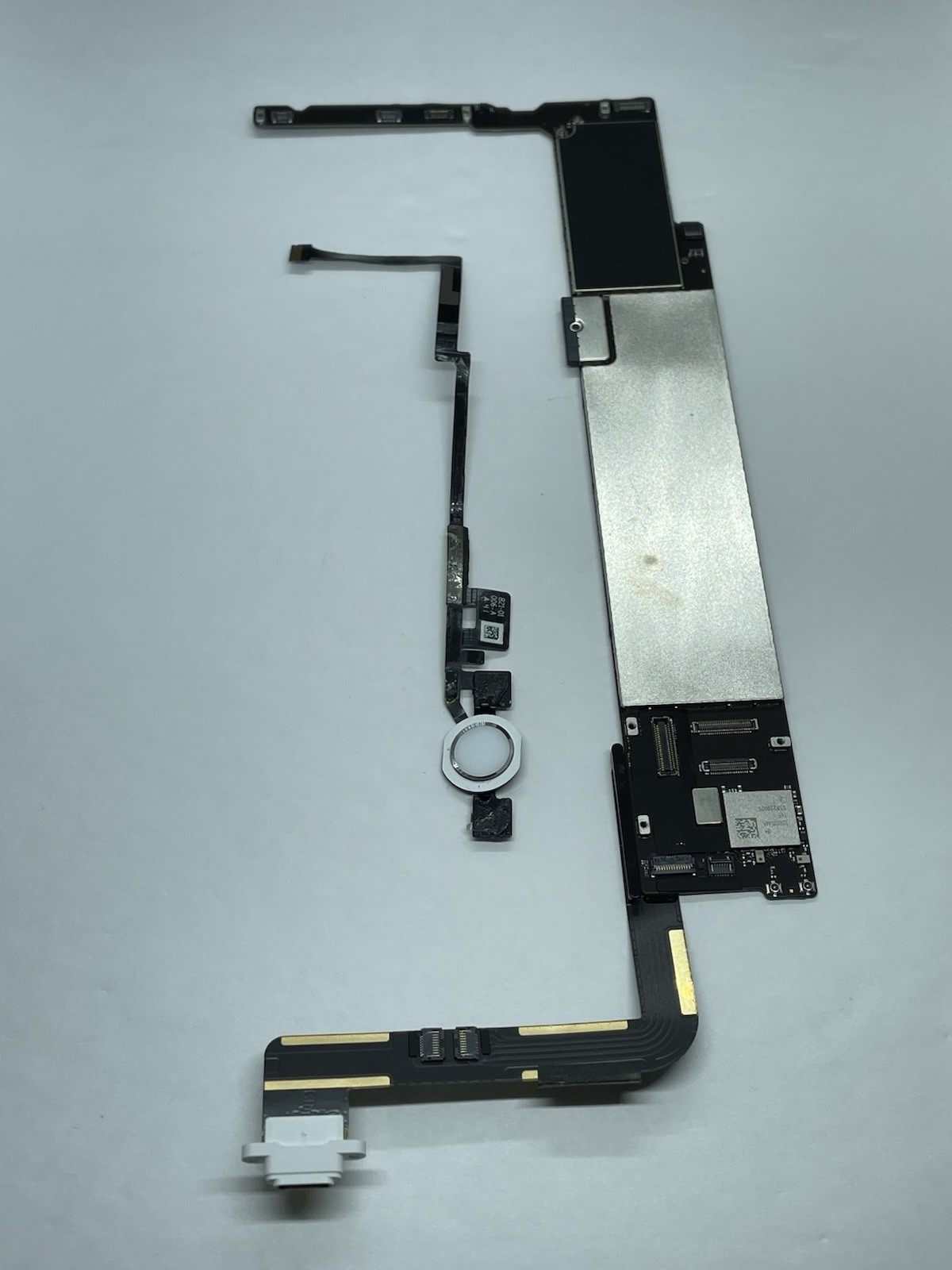 Apple iPad 6th Gen 32 128GB A1893 A1954 Logic Board Motherboard With Touch ID.