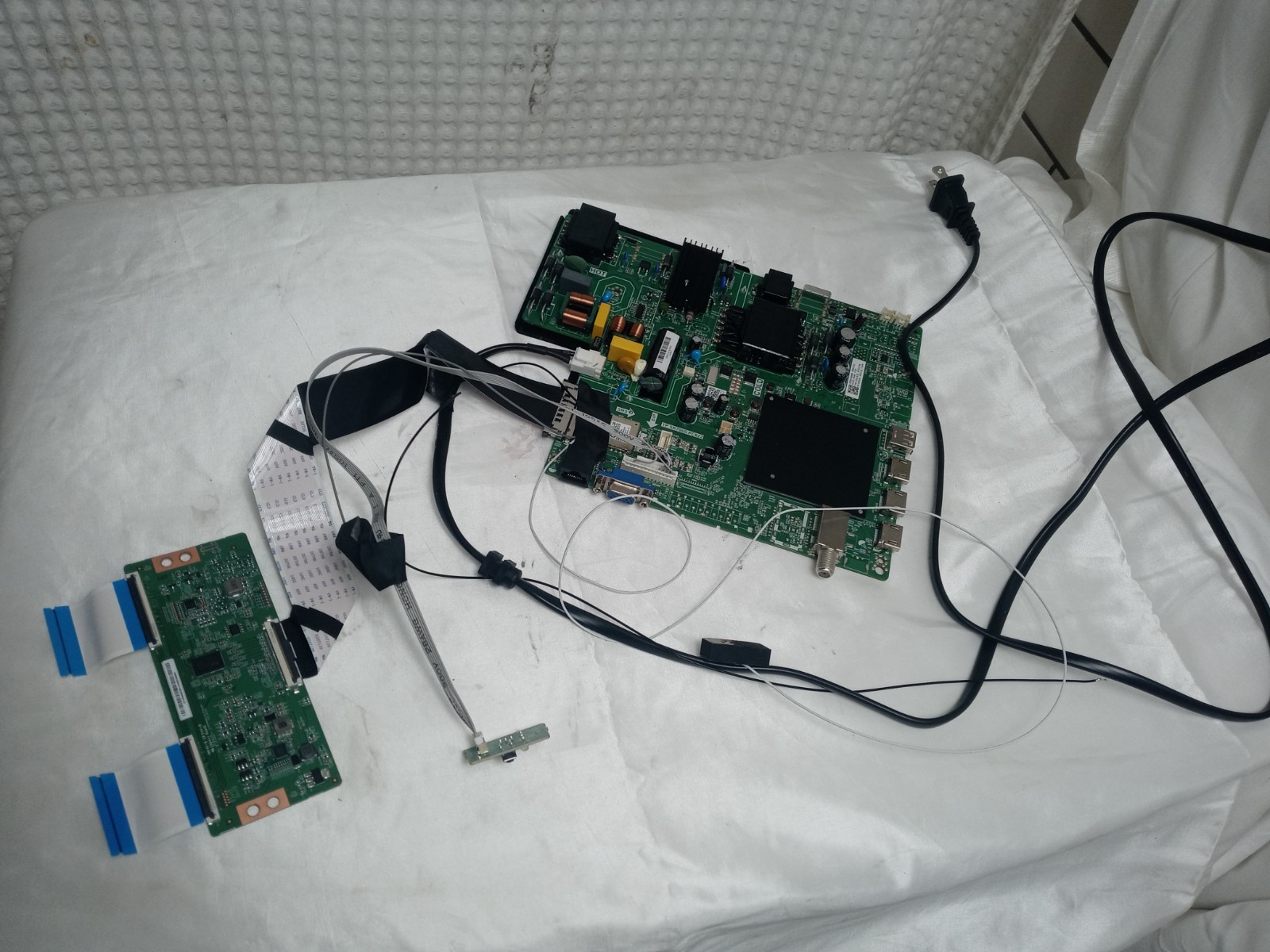 LG 50UM340E0UZ Mainboard TP.SK706S.PC822 & T-Con Board E88441 LG 50UM340E0UZ Mainboard TP.SK706S.PC822 & T-Con Board E88441