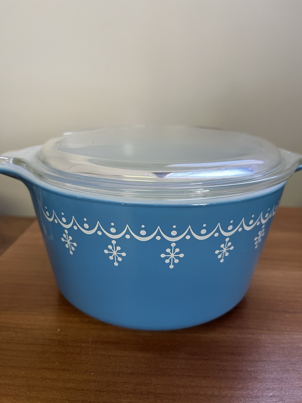 Vintage Pyrex Snowflake Garland 1-quart casserole dish with lid Vintage Pyrex Snowflake Garland 1-quart casserole dish with lid