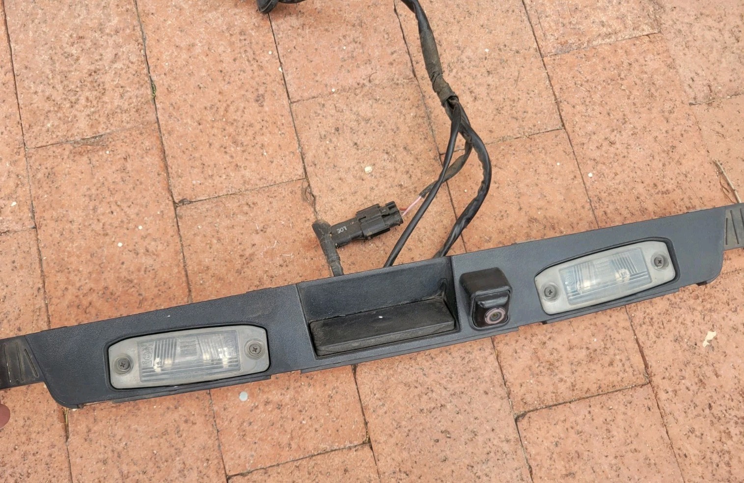2016-2020 Kia Sorento Rear Tailgate Garnish Camera Factory OEM 87372-C6100 2016-2020 Kia Sorento Rear Tailgate Garnish Camera Factory OEM 87372-C6100