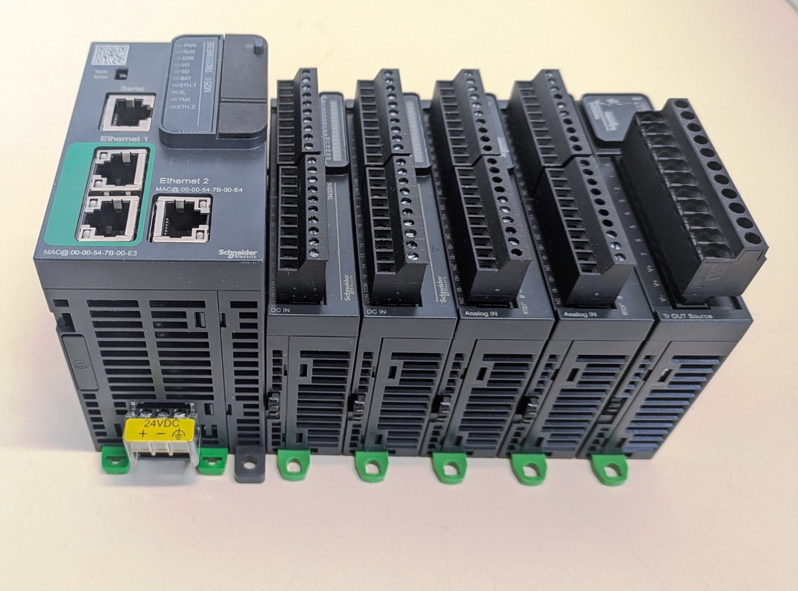SCHNEIDER ELECTRIC MODICON TM251MESE + TM3DI16 x 2 + TM3TI4 x 2 + TM3DQ8T