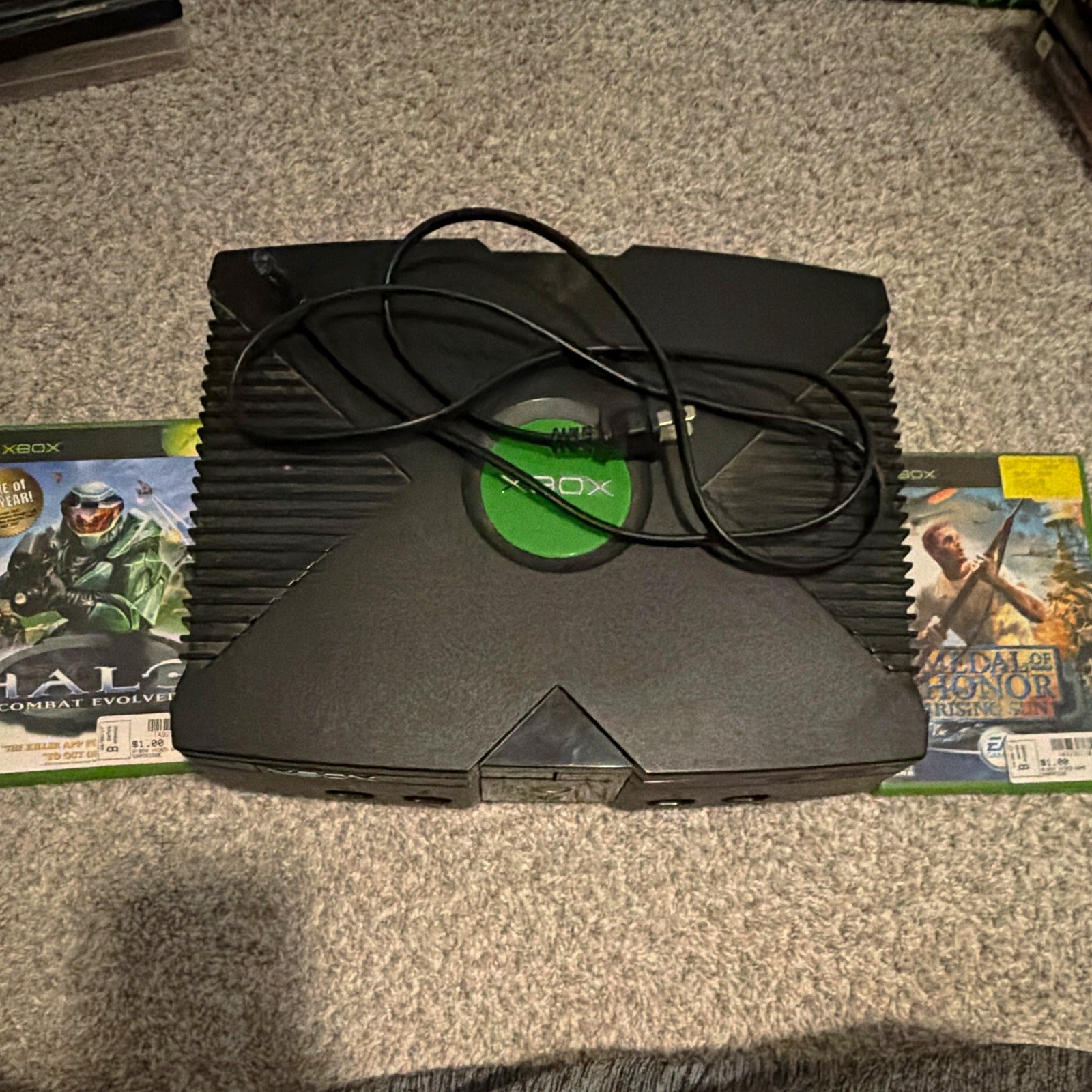Microsoft Xbox Original w/ power Cable + Halo + Medal of Honor *UNTESTED* Microsoft Xbox Original w/ power Cable + Halo + Medal of Honor *UNTESTED*