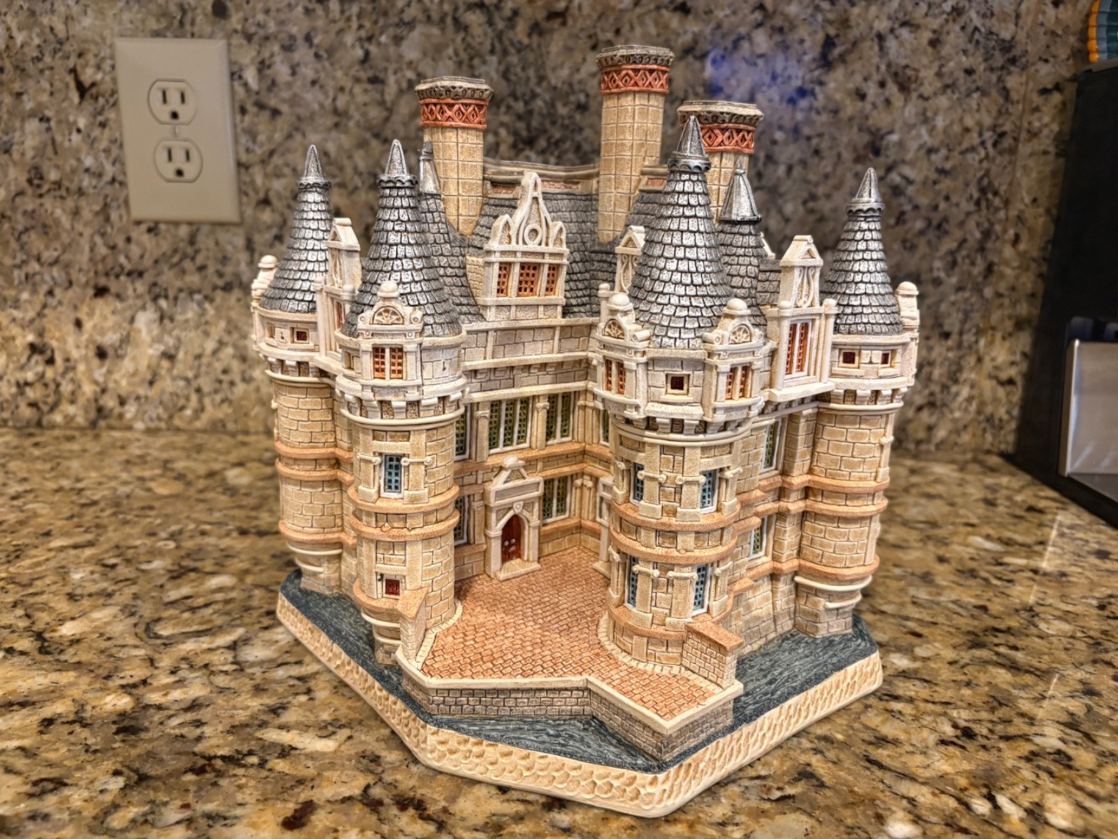 Azay Le Rideau The Grand Tour Collection David Winter Cottages #242 New In Box Azay Le Rideau The Grand Tour Collection David Winter Cottages #242 New In Box