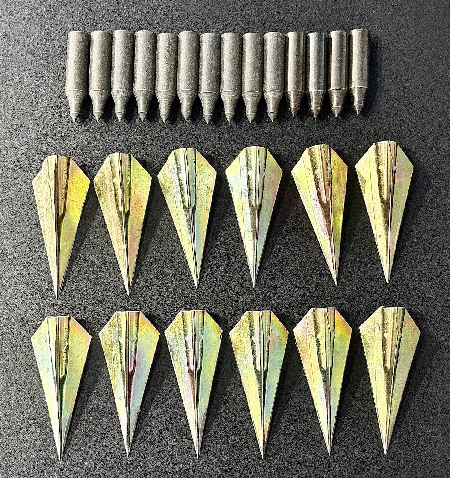 Lot of 28 Vintage Arrowheads 12 Bod-Kin Broadhead and 16 Fieldpoint New Open Box Lot of 28 Vintage Arrowheads 12 Bod-Kin Broadhead and 16 Fieldpoint New Open Box