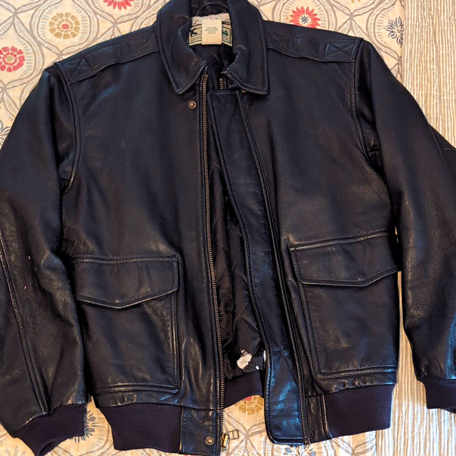Vintage 90s L.L.Bean Black Leather Bomber Jacket Men\'s - Medium Vintage 90s L.L.Bean Black Leather Bomber Jacket Men\'s - Medium