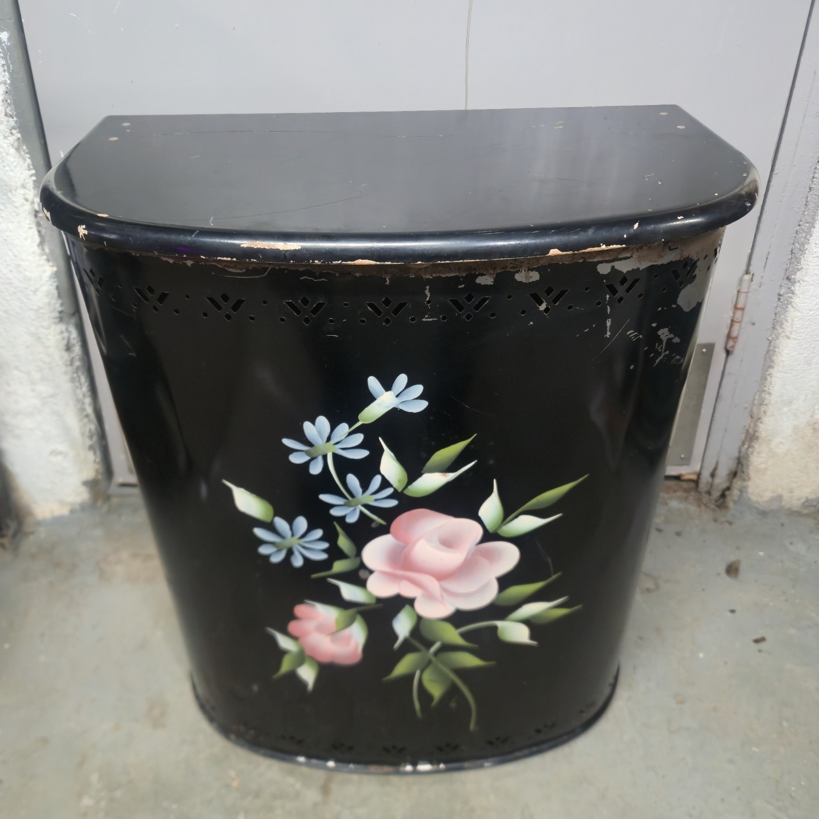 Vintage Detecto De Luxe Metal Hamper Black Pierced Floral Hand Painted MCM 1950s Vintage Detecto De Luxe Metal Hamper Black Pierced Floral Hand Painted MCM 1950s