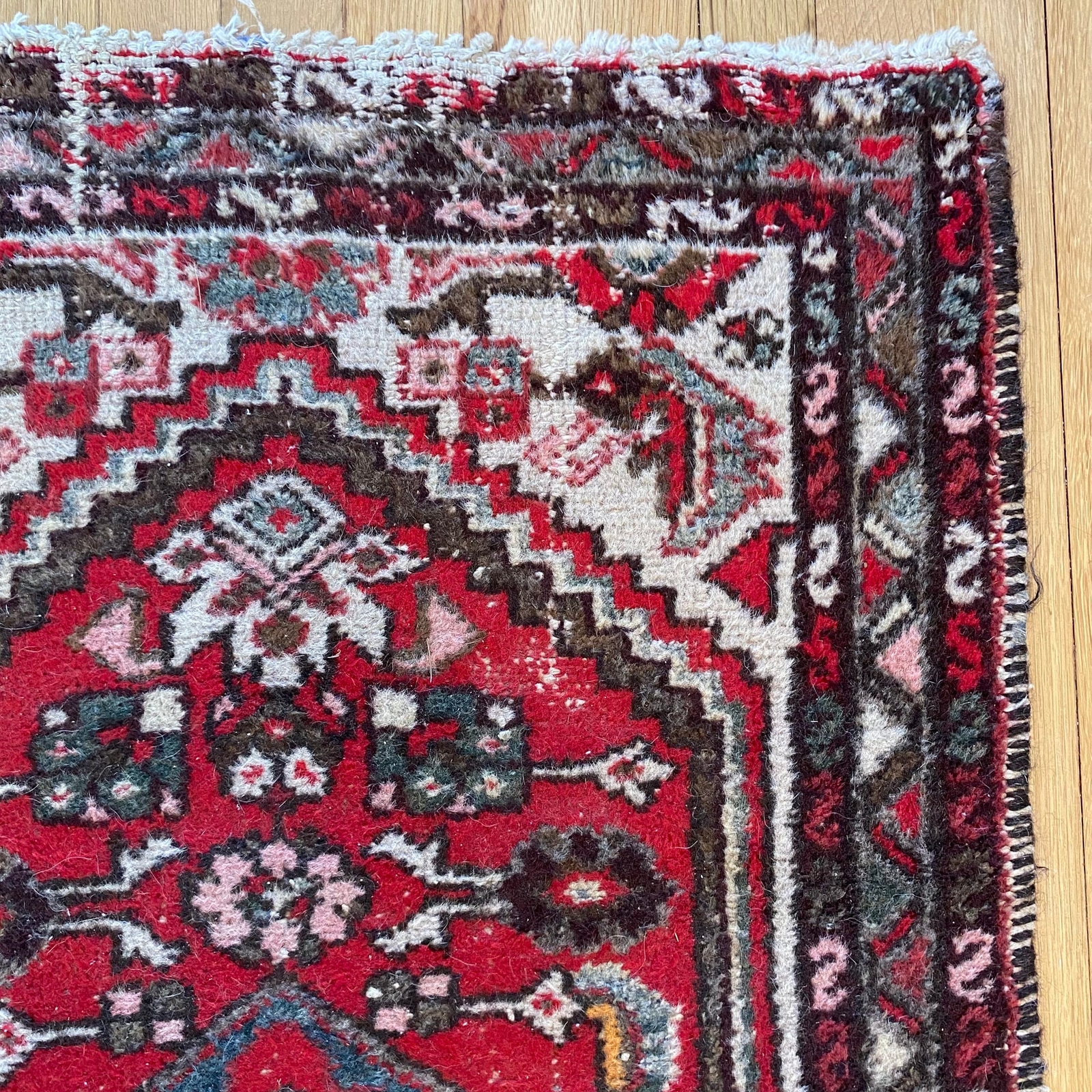 Vintage Rug 2\' 4 x 3\' 11 White Hand Knotted Farmhouse Oriental Rug Vintage Rug 2\' 4 x 3\' 11 White Hand Knotted Farmhouse Oriental Rug