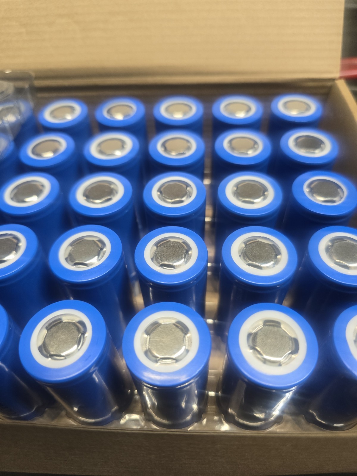 28-Pack 3.2 Volt 26650 LiFePO4 Batteries (3300 mAh) 28-Pack 3.2 Volt 26650 LiFePO4 Batteries (3300 mAh)