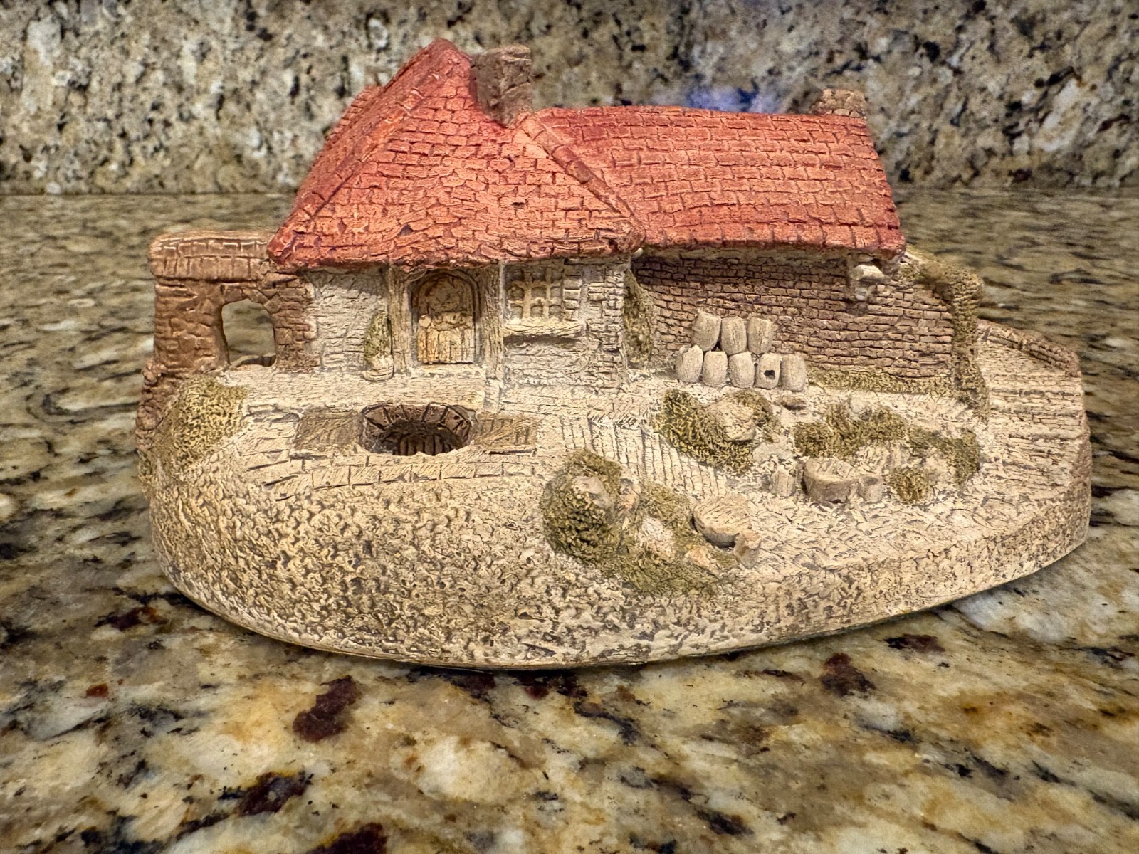 David Winter~ THREE DUCKS INN ~ ONE OF DAVID\'S EARLIEST PIECES ~ ISSUED 1980 David Winter~ THREE DUCKS INN ~ ONE OF DAVID\'S EARLIEST PIECES ~ ISSUED 1980