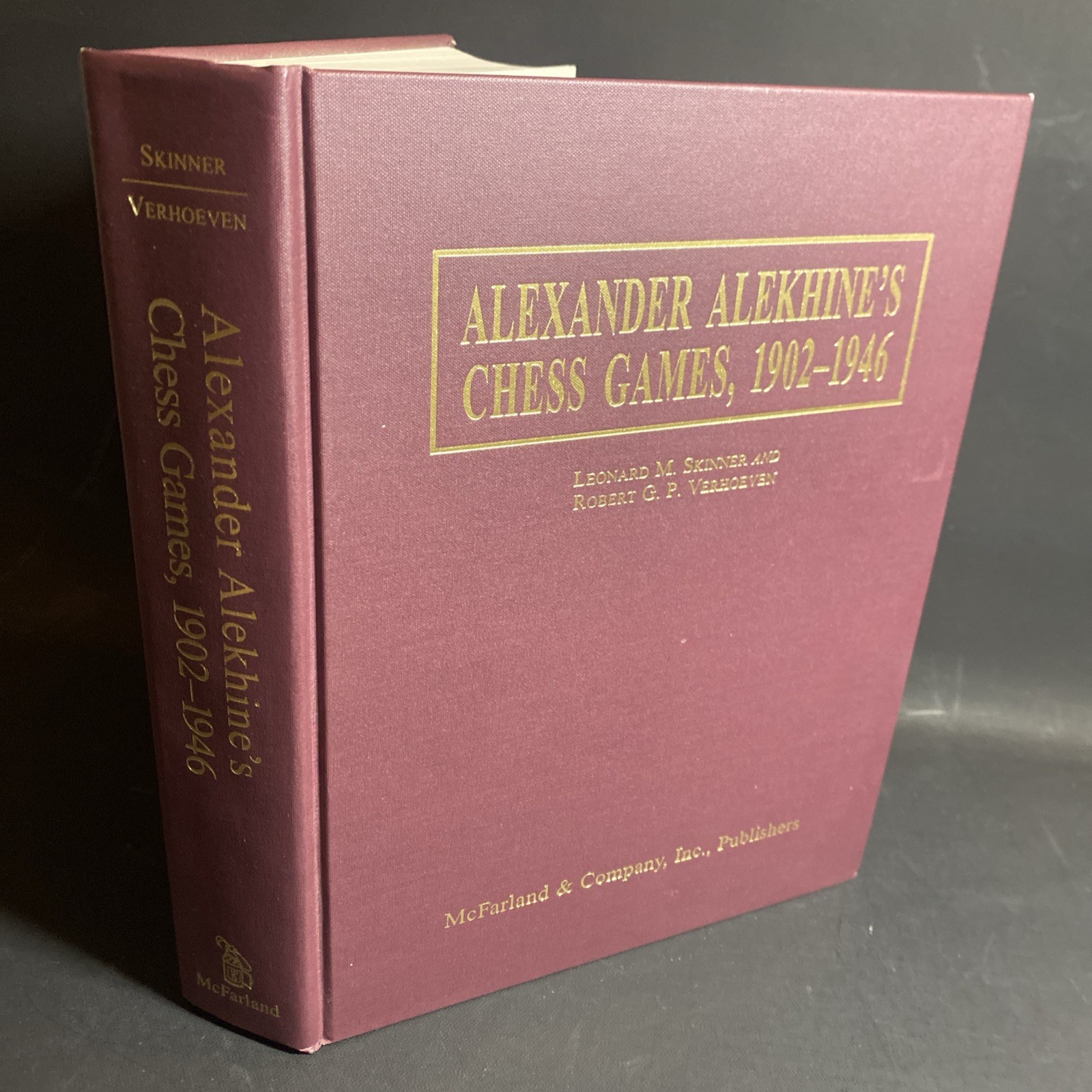 Alexander Alekhine’s Chess Games 1902-1946 Leonard Skinner / FHB Alexander Alekhine’s Chess Games 1902-1946 Leonard Skinner / FHB