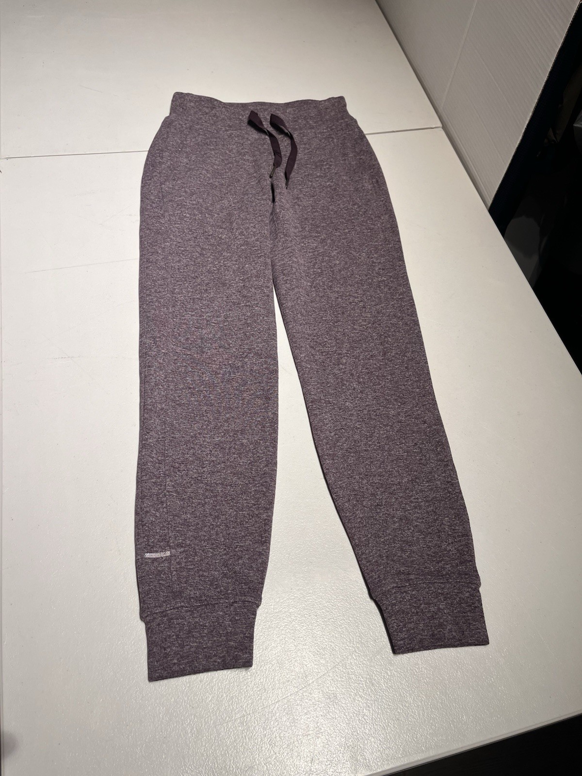 Lululemon Jogger Women\'s 2 Ready To Rulu Black Cherry Yoga Gym Pants 29” Inseam Lululemon Jogger Women\'s 2 Ready To Rulu Black Cherry Yoga Gym Pants 29” Inseam