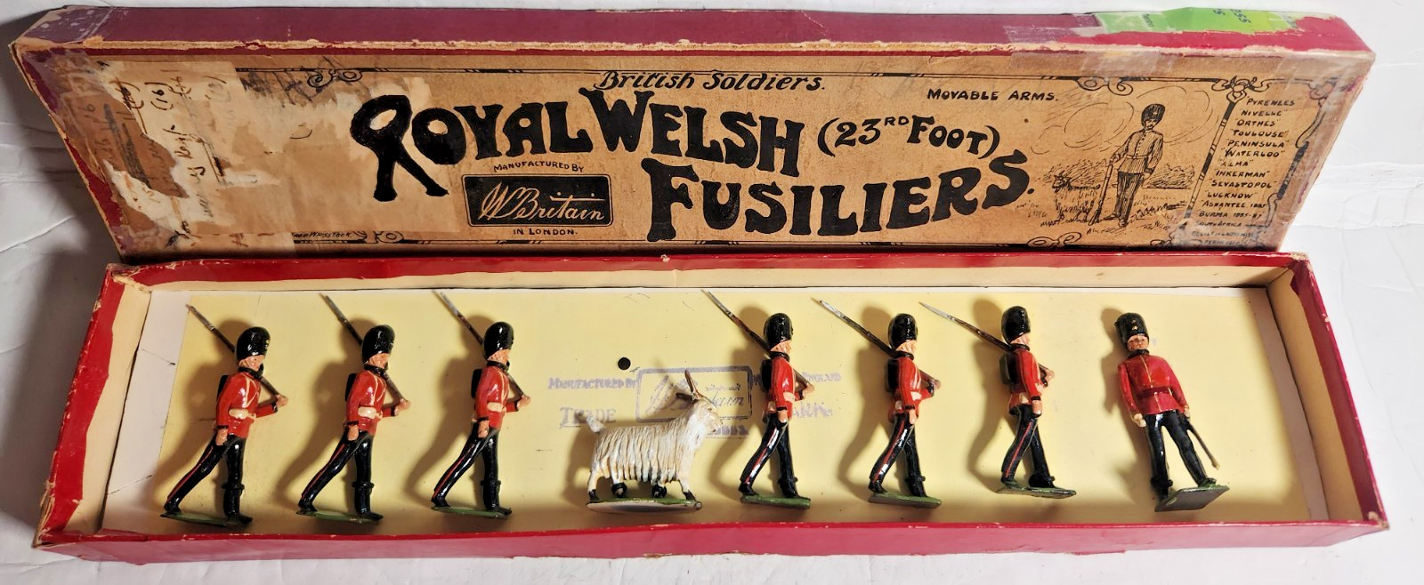 BRITAINS TOY SOLDIERS ROYAL WELSH FUSILIERS 23rd FOOT W/MASCOT VTG SET OF 8 IOB