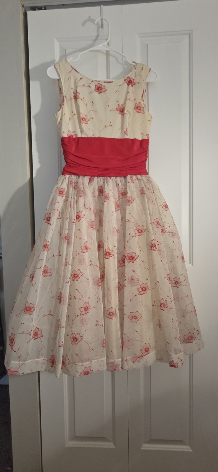 Vintage 1950\'s White and Red Blossom Flocked Tulle Taffeta Prom Wedding Dress Vintage 1950\'s White and Red Blossom Flocked Tulle Taffeta Prom Wedding Dress