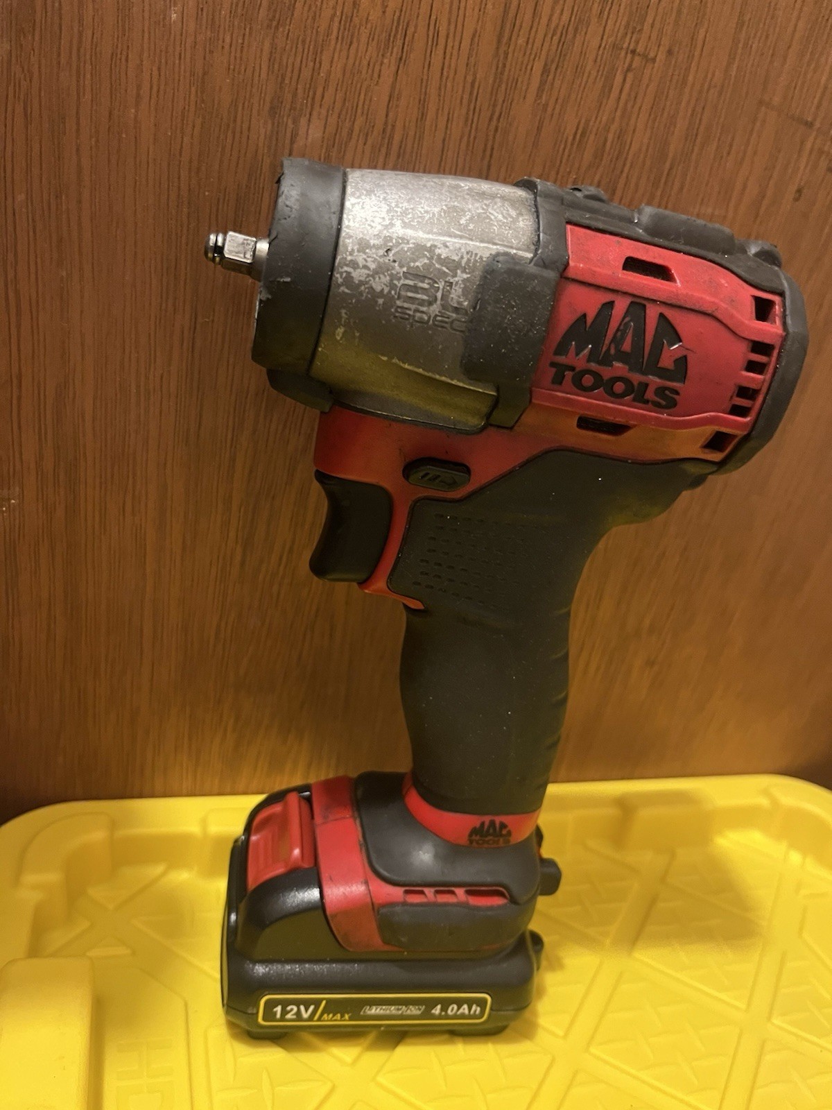 MAC Tools MCPF901 12V Brushless Compact Impact Wrench w/ 4.0Ah Li-Ion MAC Tools MCPF901 12V Brushless Compact Impact Wrench w/ 4.0Ah Li-Ion