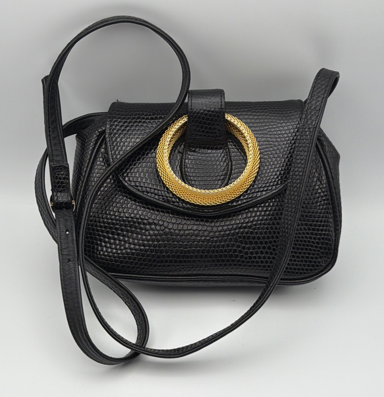 VTG Sondra Roberts Black Leather Messenger Black Bag W/ Gold Color Ring Handle