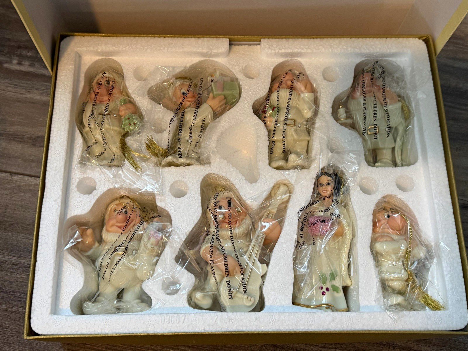 Lenox Classics Disney Snow White & Seven Dwarfs Porcelain Figurines 7 Boxed Lenox Classics Disney Snow White & Seven Dwarfs Porcelain Figurines 7 Boxed
