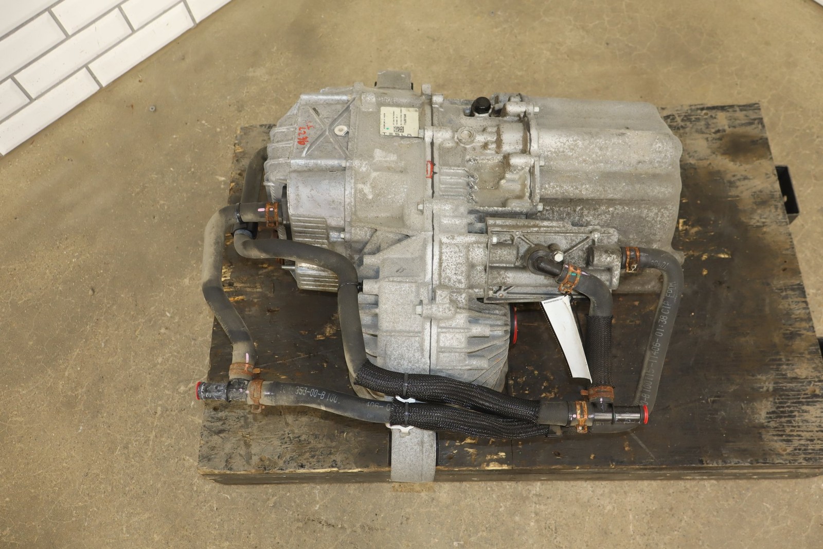 2016-2020 Tesla Model S 85D Rear Drive Unit Assembly 1037000-00-F