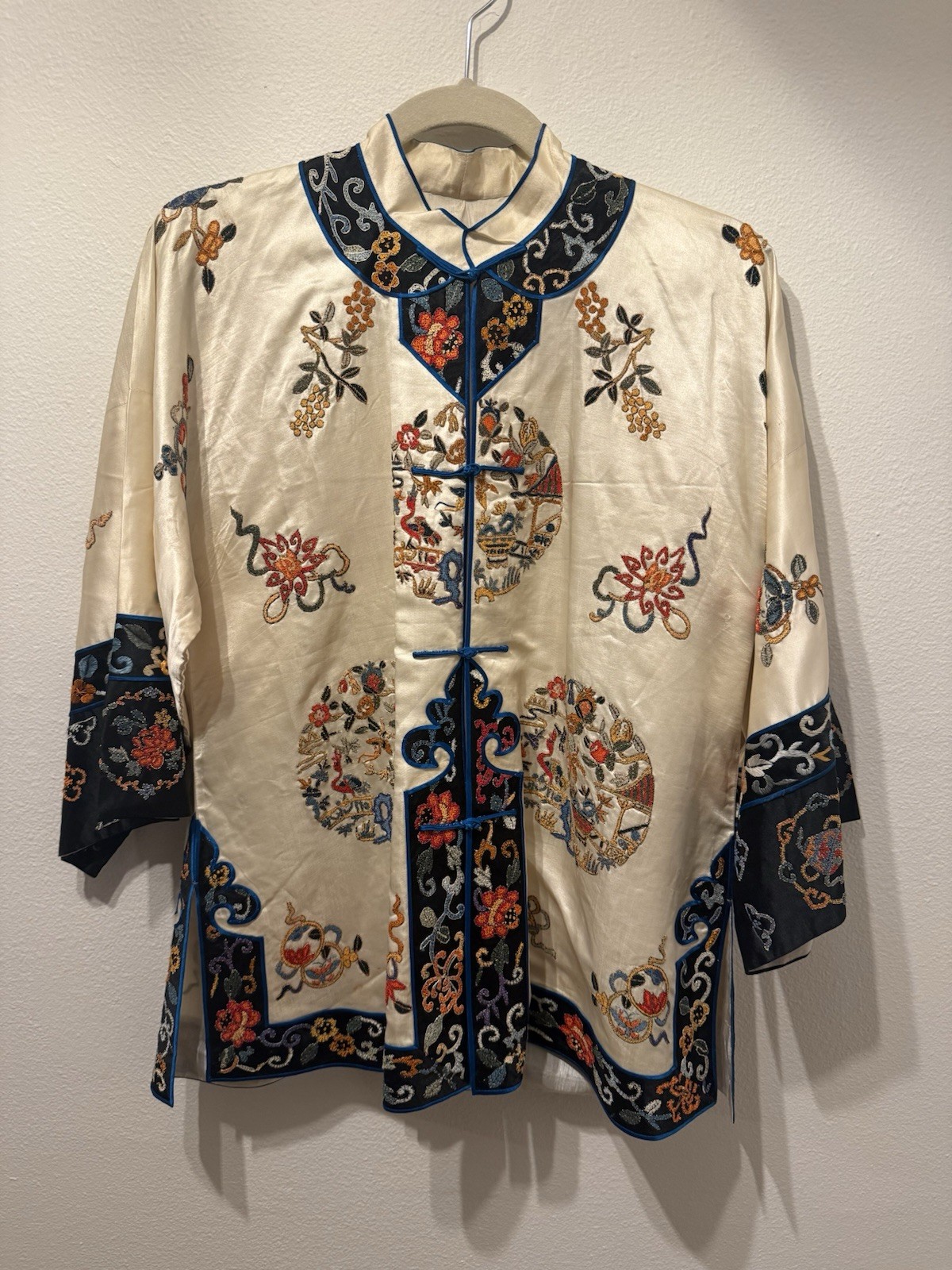 Estate Vtg BaiBua Silk Embroidered Vintage Chinese Coat Jacket Sz S M Estate Vtg BaiBua Silk Embroidered Vintage Chinese Coat Jacket Sz S M
