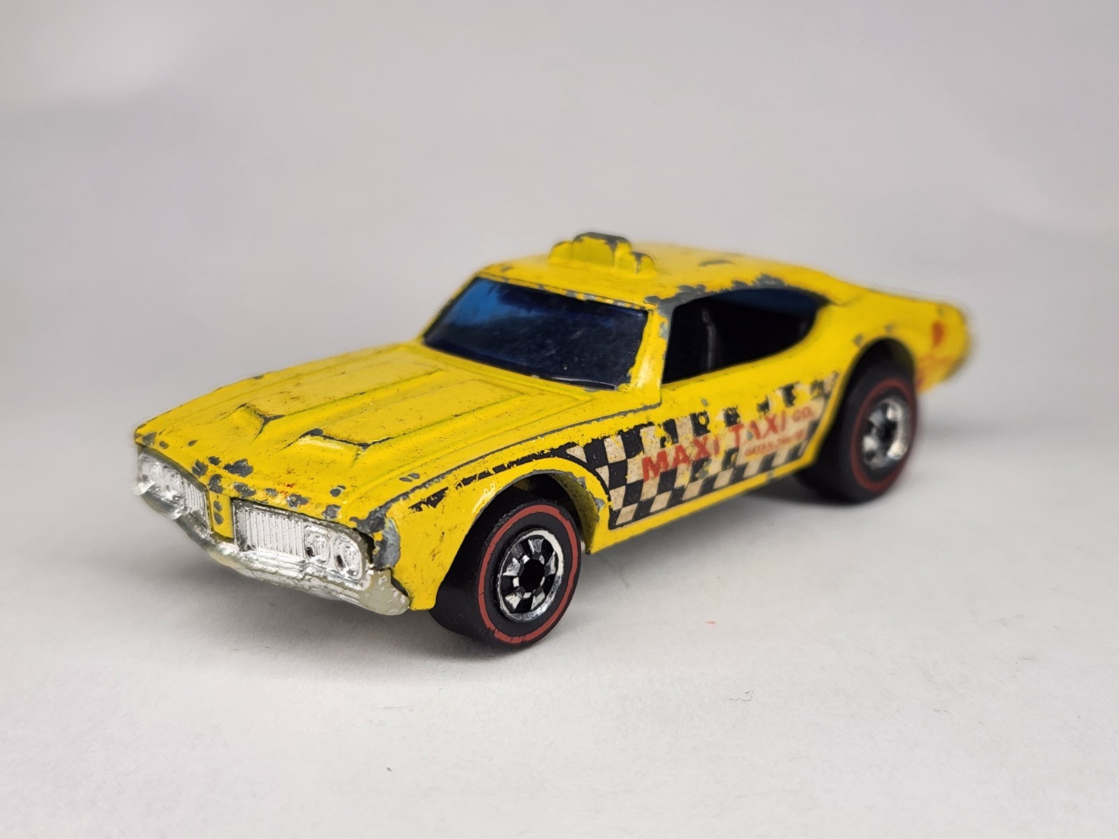 Vintage Matchbox Maxi Taxi • Lesney England • Yellow Olds 442 • Redline Wheels