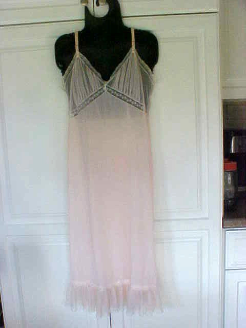 VTG 50s ~ VANITY FAIR ~ SZ 36 ~ PALE PINK ~ Full Slip~ Lingerie ~ 4\