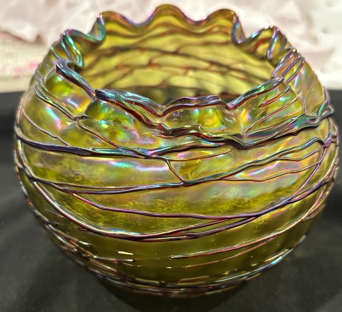Konig/Kralik Style Art Nouveau Iridescent Threaded Glass Rose Bowl Vase Bohemian Konig/Kralik Style Art Nouveau Iridescent Threaded Glass Rose Bowl Vase Bohemian