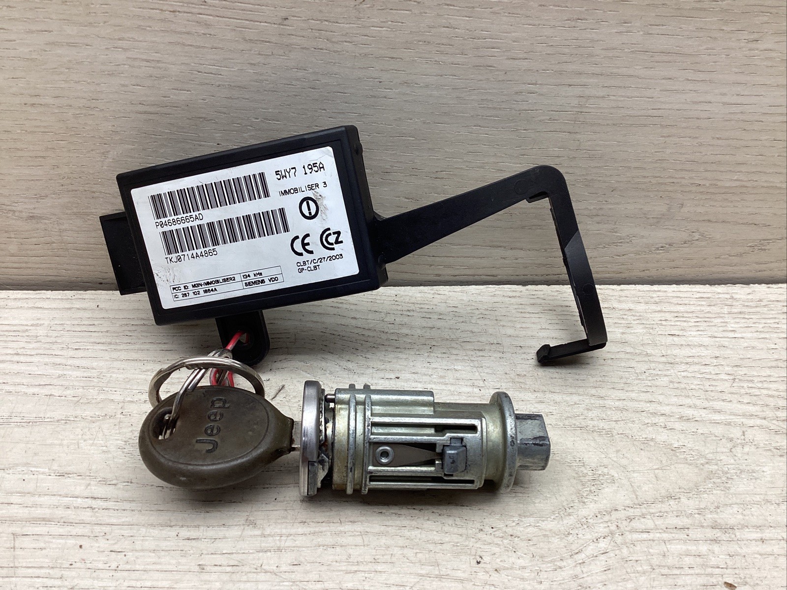 01-04 Jeep Grand Cherokee Ignition Lock Cylinder Immobilizer Module 04686665AD 01-04 Jeep Grand Cherokee Ignition Lock Cylinder Immobilizer Module 04686665AD