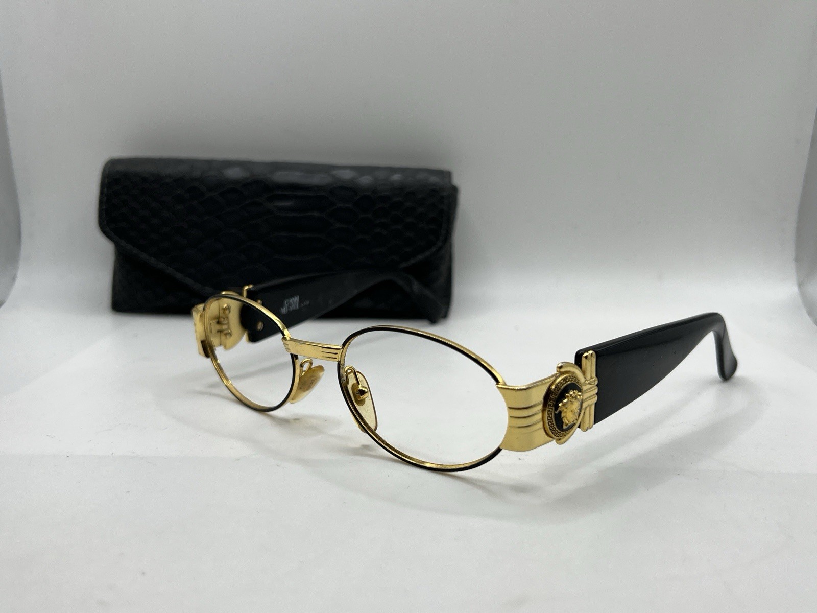 Vintage Gianni Versace S72 Col 16L Black Gold Medusa Frame Only Vintage Gianni Versace S72 Col 16L Black Gold Medusa Frame Only