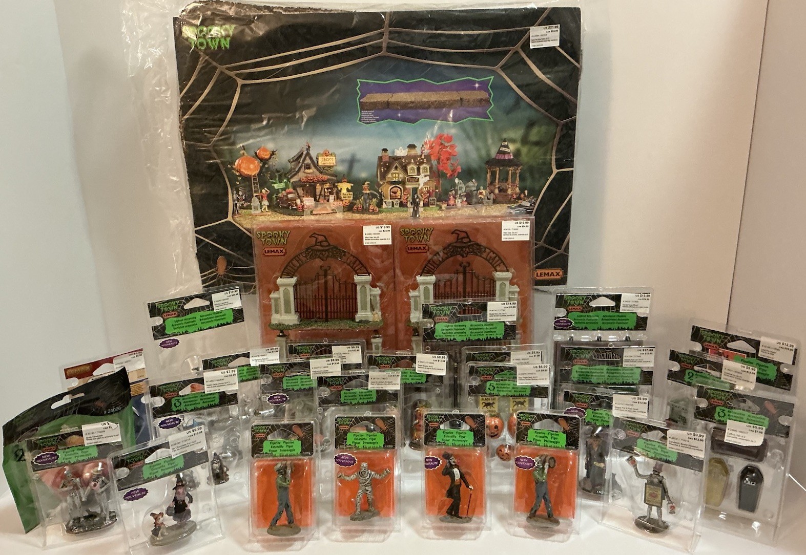 LEMAX SPOOKY TOWN HALLOWEEN VILLAGE ACCESSORIES LOT OF 28 FIGURES & PLATFORM NEW LEMAX SPOOKY TOWN HALLOWEEN VILLAGE ACCESSORIES LOT OF 28 FIGURES & PLATFORM NEW
