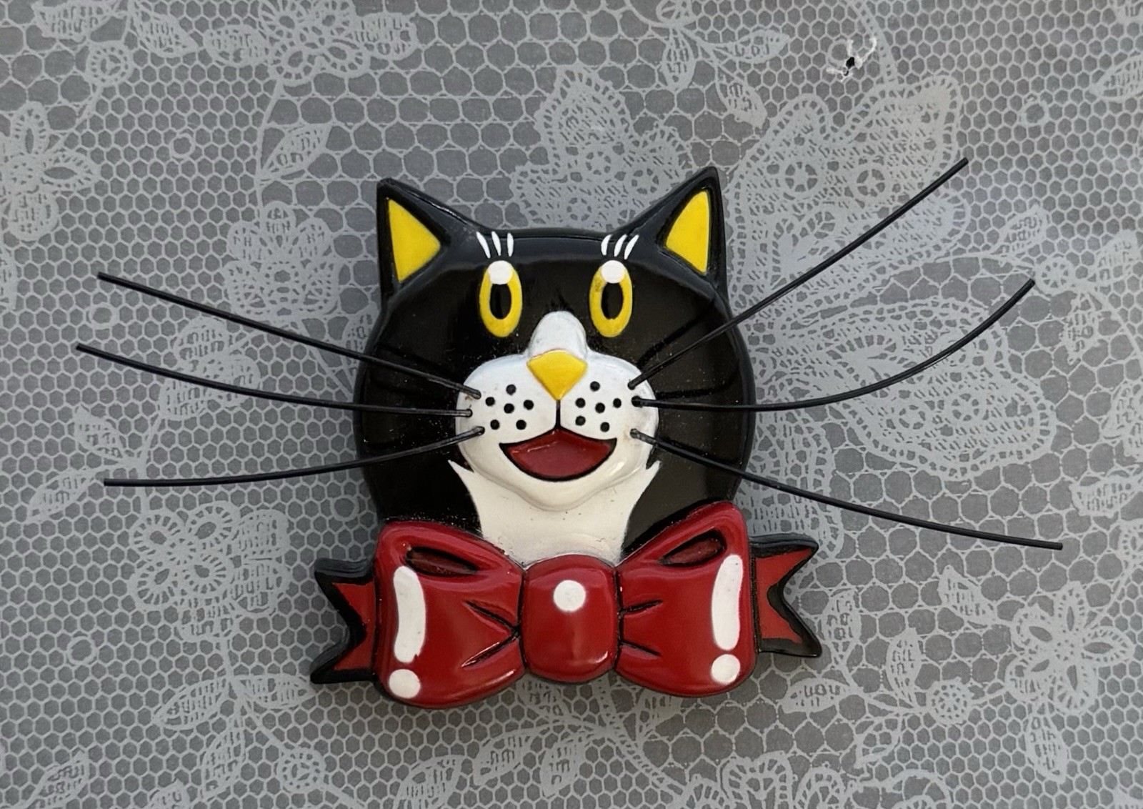 Vintage hand painted cat face brooch in enamel on wood. Vintage hand painted cat face brooch in enamel on wood.