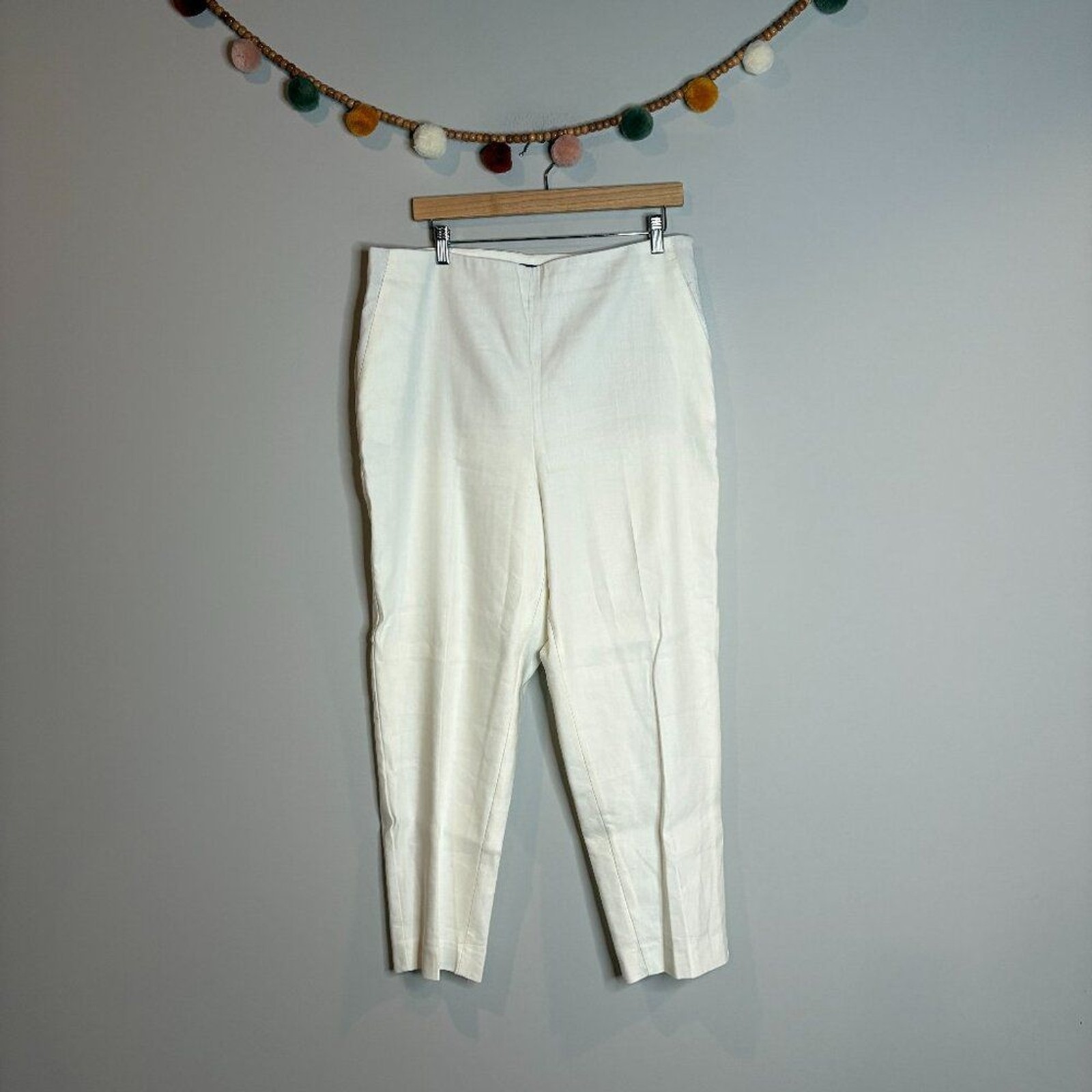 NWT Ann Taylor off white The Ankle Curvy dress pants NWT Ann Taylor off white The Ankle Curvy dress pants