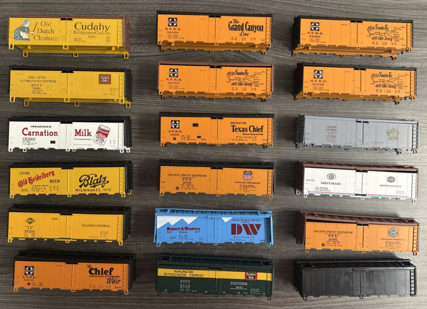 Athearn HO Lot of 18 40' Ice Bunker Reefer Shells - Various Roads WYSIWYG