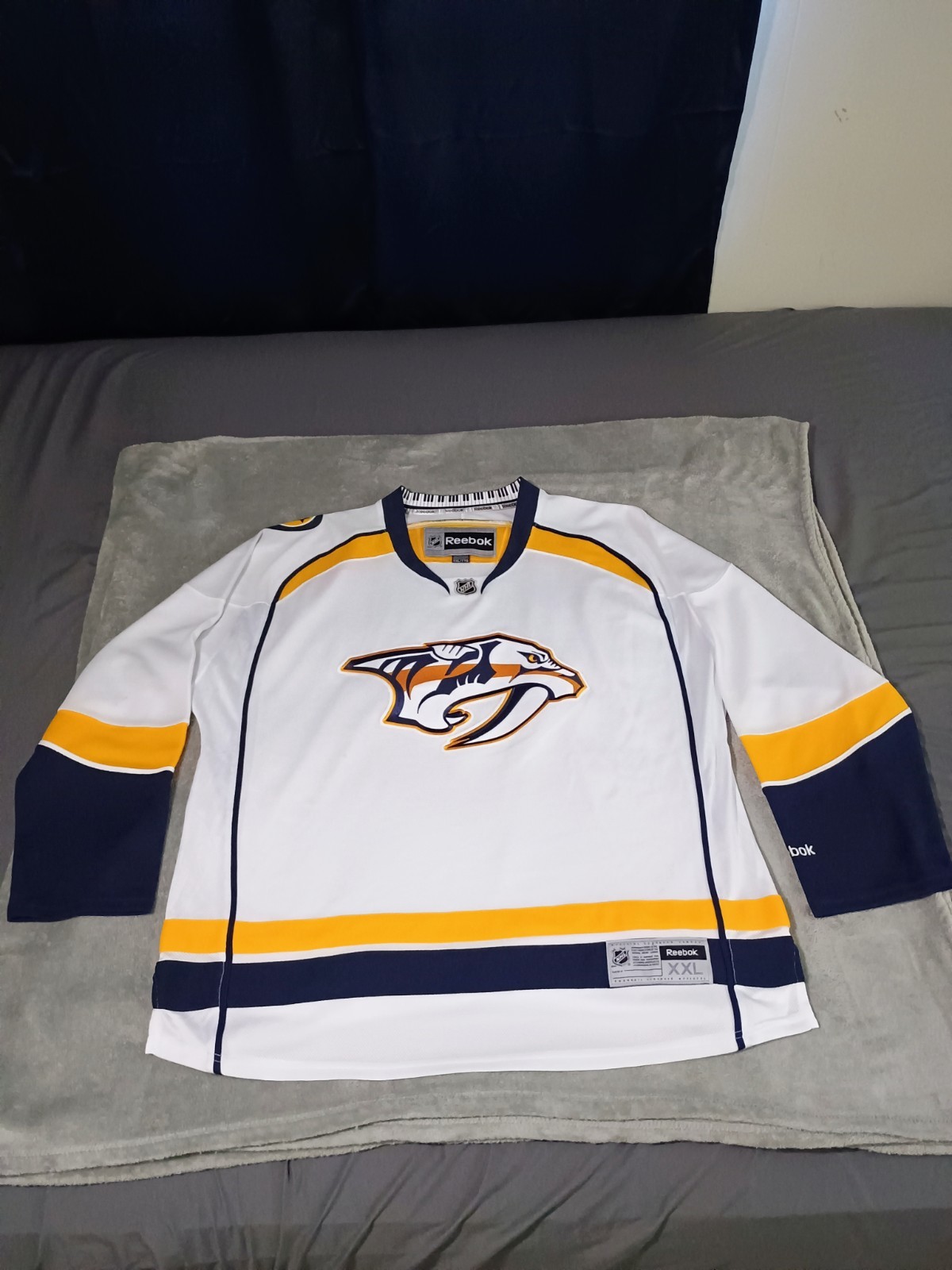 REEBOK NASHVILLE PREDATORS WHITE NHL HOME JERSEY SIZE XXL GOOD CONDITION REEBOK NASHVILLE PREDATORS WHITE NHL HOME JERSEY SIZE XXL GOOD CONDITION