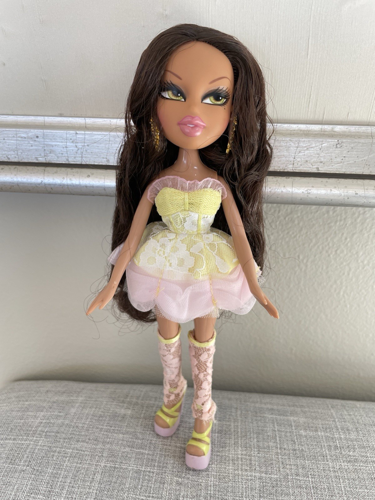 BEAUTIFUL 2009 Rare Bratz Party Yasmin Doll in Complete Original Outfit BEAUTIFUL 2009 Rare Bratz Party Yasmin Doll in Complete Original Outfit