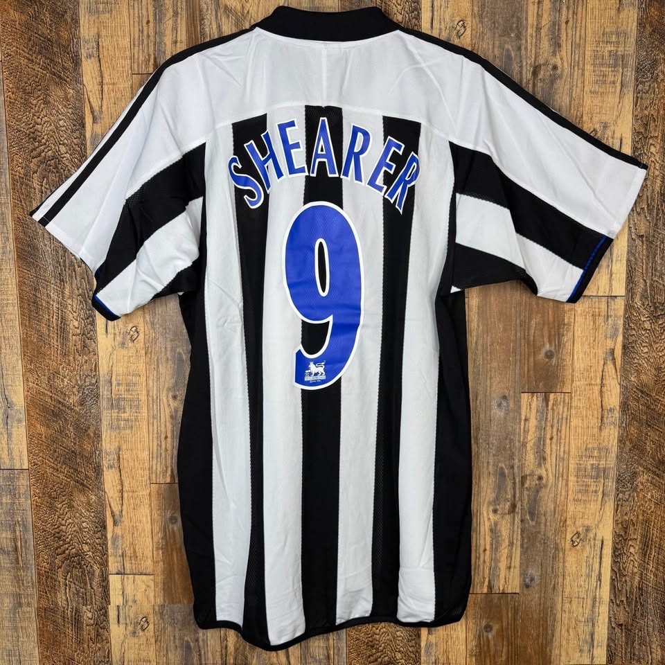 Newcastle United 2003-05 Home Soccer Jersey SHEARER #9 Men\'s M Newcastle United 2003-05 Home Soccer Jersey SHEARER #9 Men\'s M