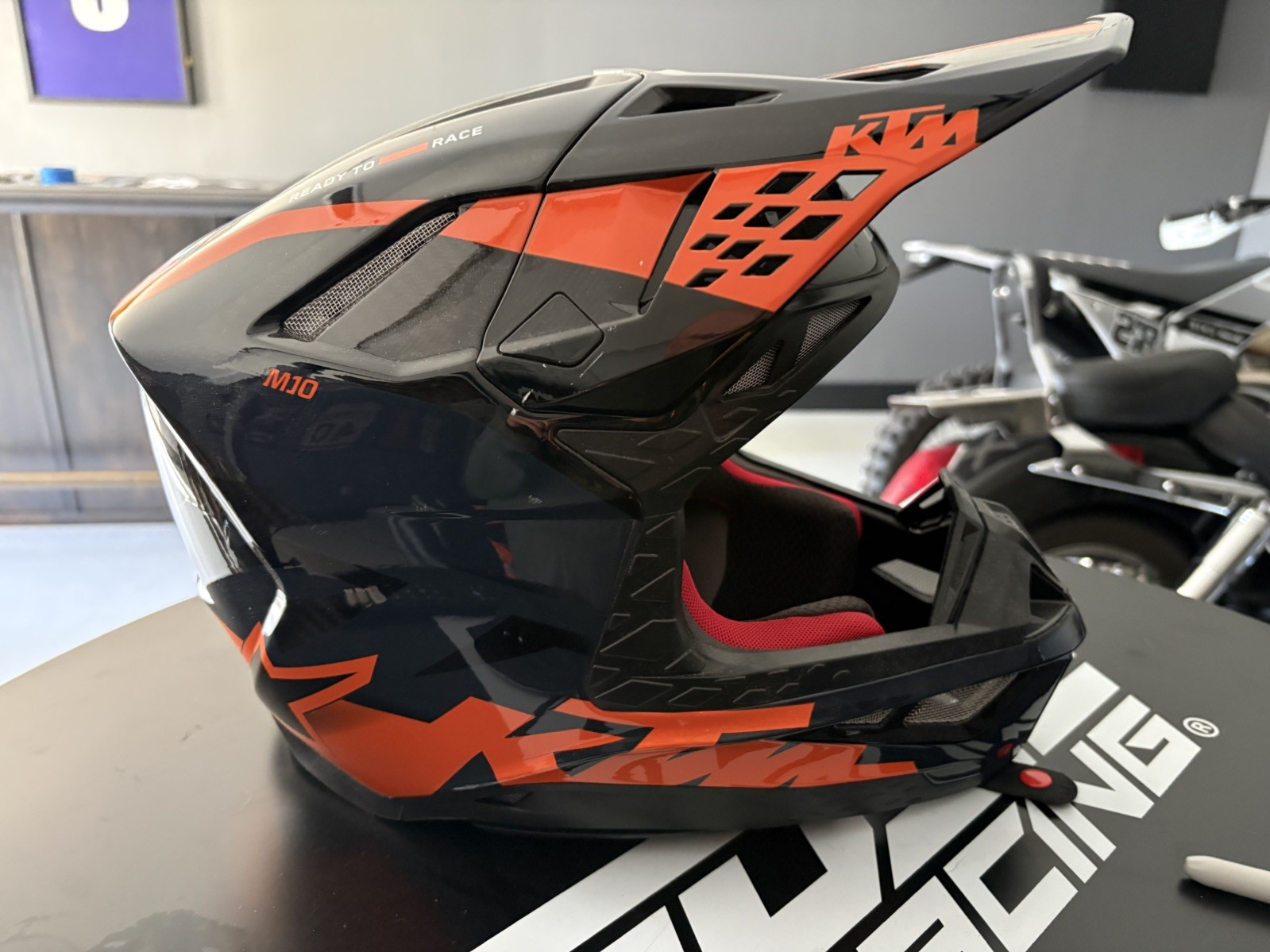KTM Supertech M10 (SM-10) Offroad Helmet by Alpinestars Large *used* 