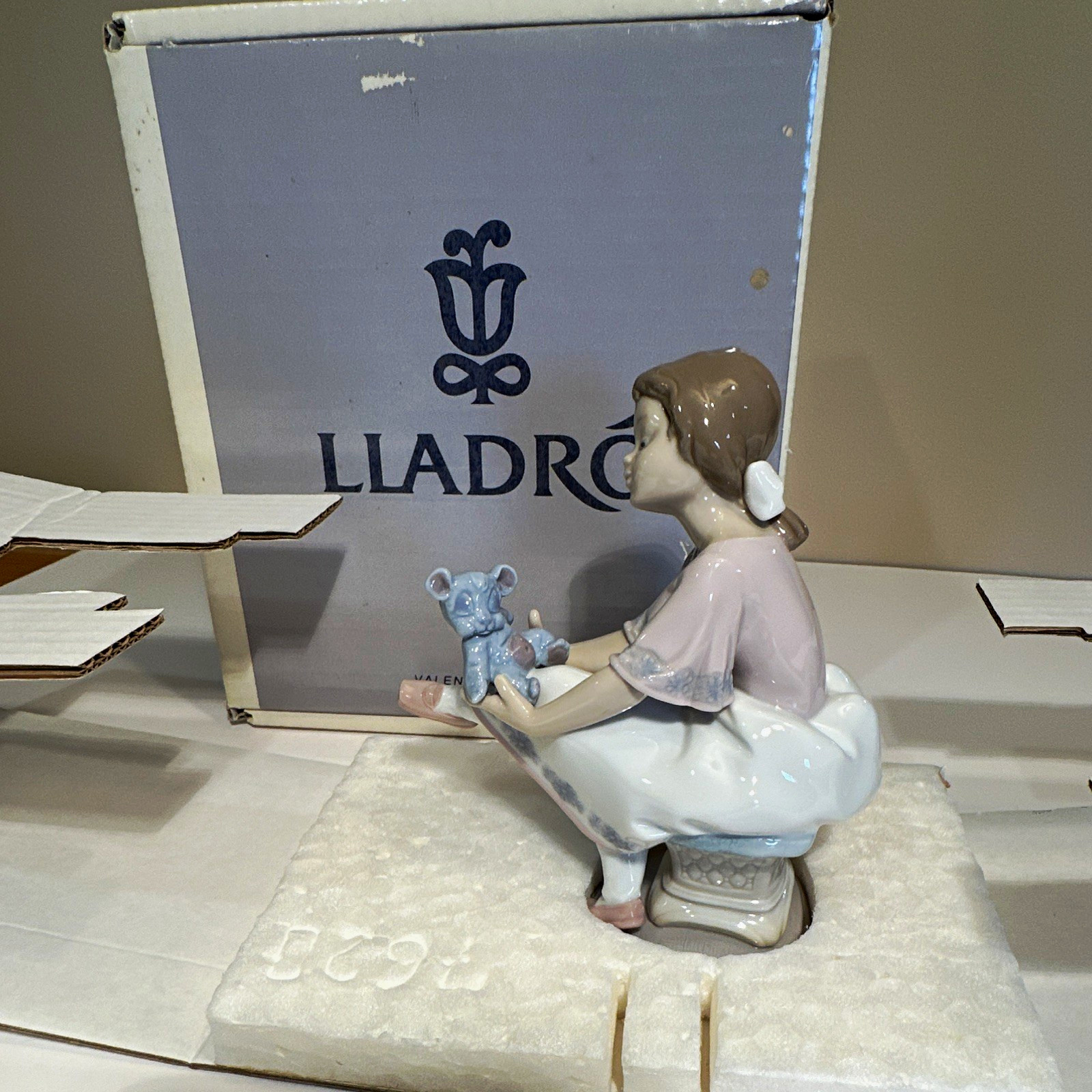 Lladró Best Friend Porcelain Figurine Girl w/ Teddy Bear 07620 Boxed Lladró Best Friend Porcelain Figurine Girl w/ Teddy Bear 07620 Boxed