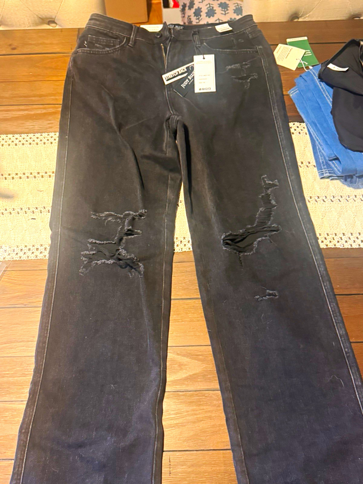 Judy Blue Women’s High Rise Straight Leg Black Distressed Stretch Jeans 28 Judy Blue Women’s High Rise Straight Leg Black Distressed Stretch Jeans 28