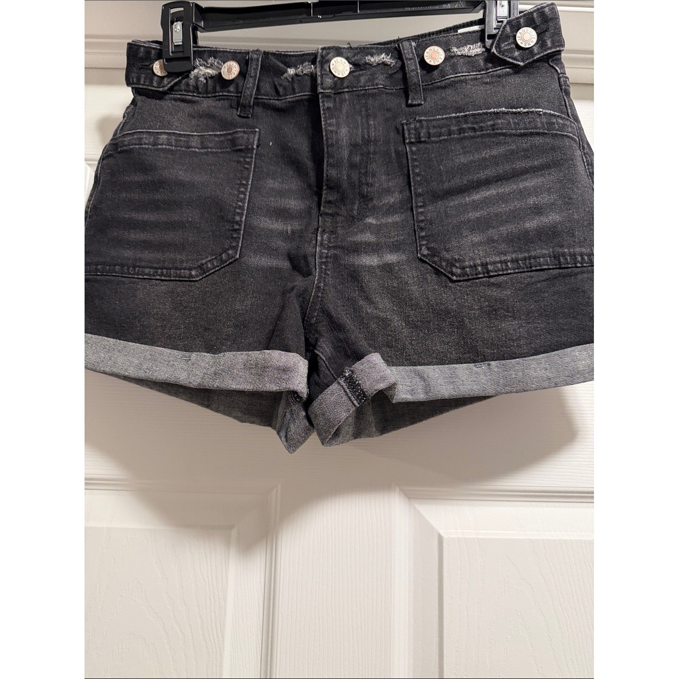 High-Rise Black Denim Rolled-Hem Women\'s Jean Shorts High-Rise Black Denim Rolled-Hem Women\'s Jean Shorts