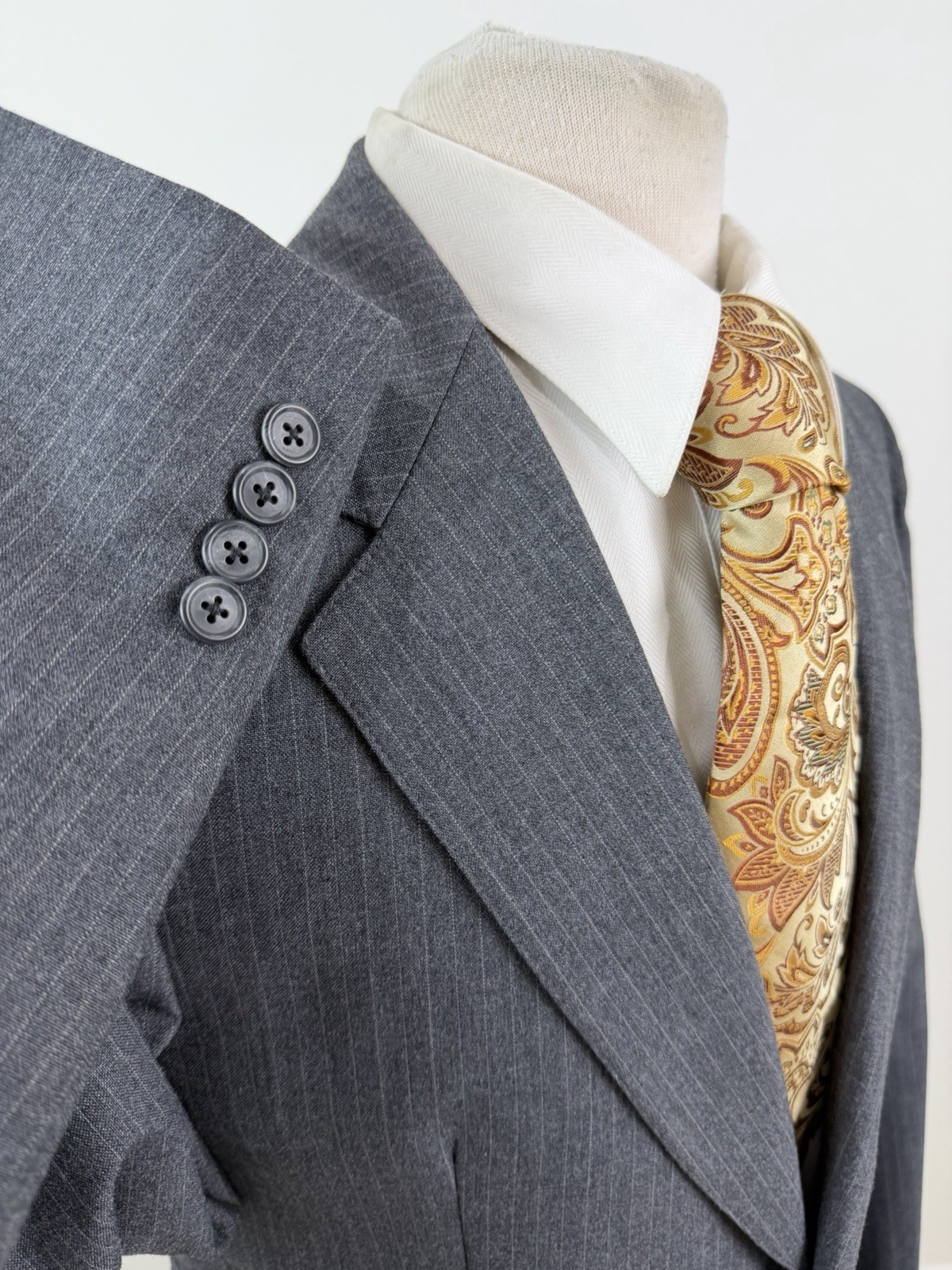 Vintage Bespoke Men’s Gray Pinstripe Wool Suit 38 L Pants 32 X 34 USA Made