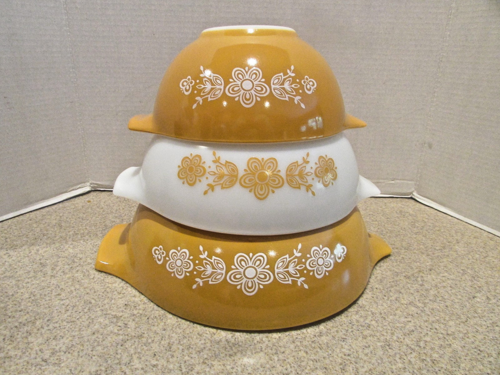 Set of 3 Vintage Pyrex Butterfly Gold Cinderella Nesting Bowls 442,443,444 Set of 3 Vintage Pyrex Butterfly Gold Cinderella Nesting Bowls 442,443,444