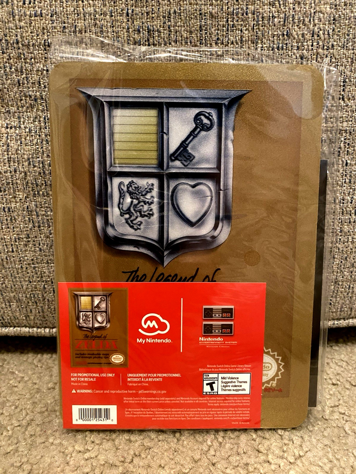 RARE NINTENDO THE LEGEND OF ZELDA NES DESKTOP METAL DISPLAY MERCHANDISE (NEW) RARE NINTENDO THE LEGEND OF ZELDA NES DESKTOP METAL DISPLAY MERCHANDISE (NEW)