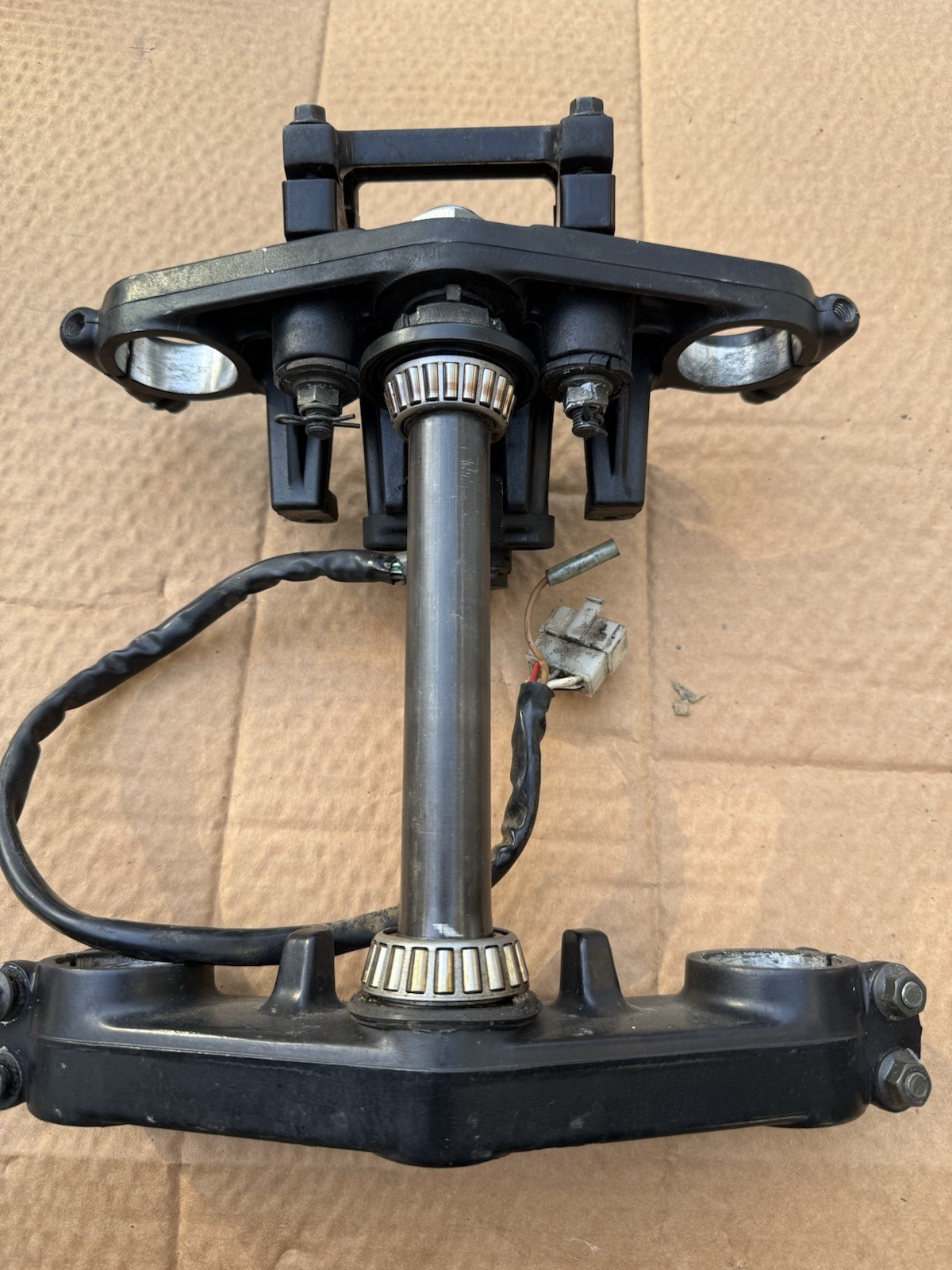 2000 Kawasaki ZRX1100 Upper Lower Triple Tree Steering Stem Ignition Switch Key