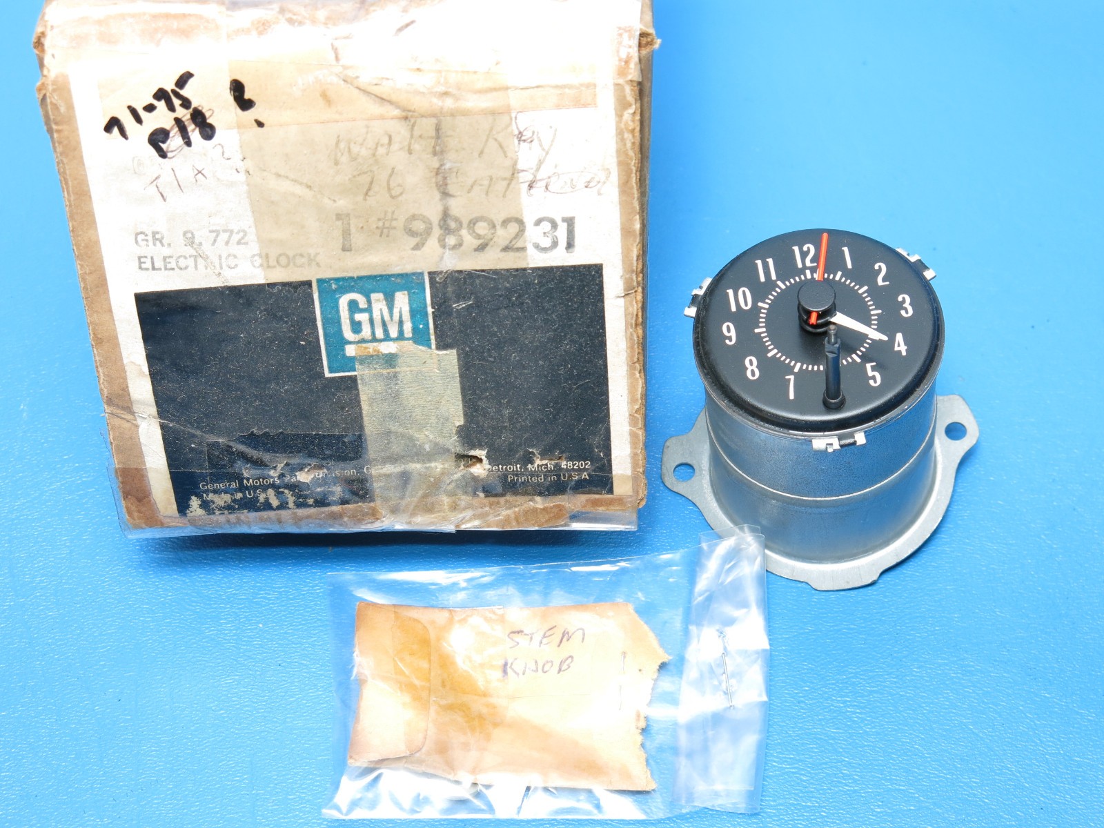 NOS GM 1971-1975 Pontiac Bonneville Catalina Grandville Electric Clock 989231