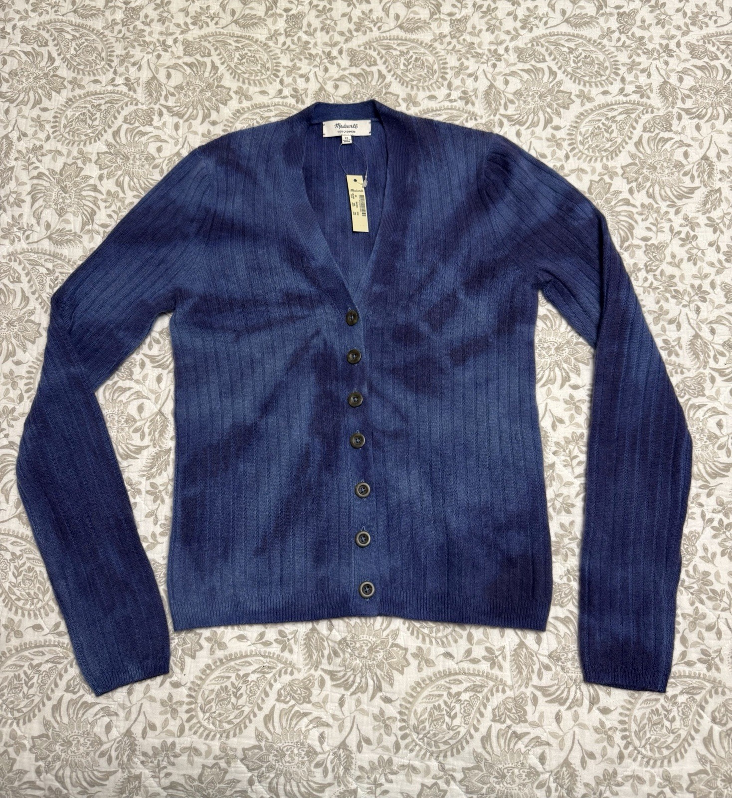 NWT MADEWELL 100% Cashmere Blue Tie Dye V-Neck Cardigan Sweater Women’s XS NWT MADEWELL 100% Cashmere Blue Tie Dye V-Neck Cardigan Sweater Women’s XS